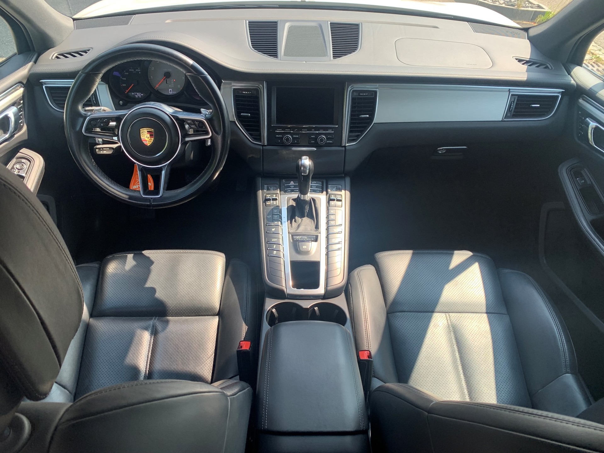 PORSCHE Macan S-image-8