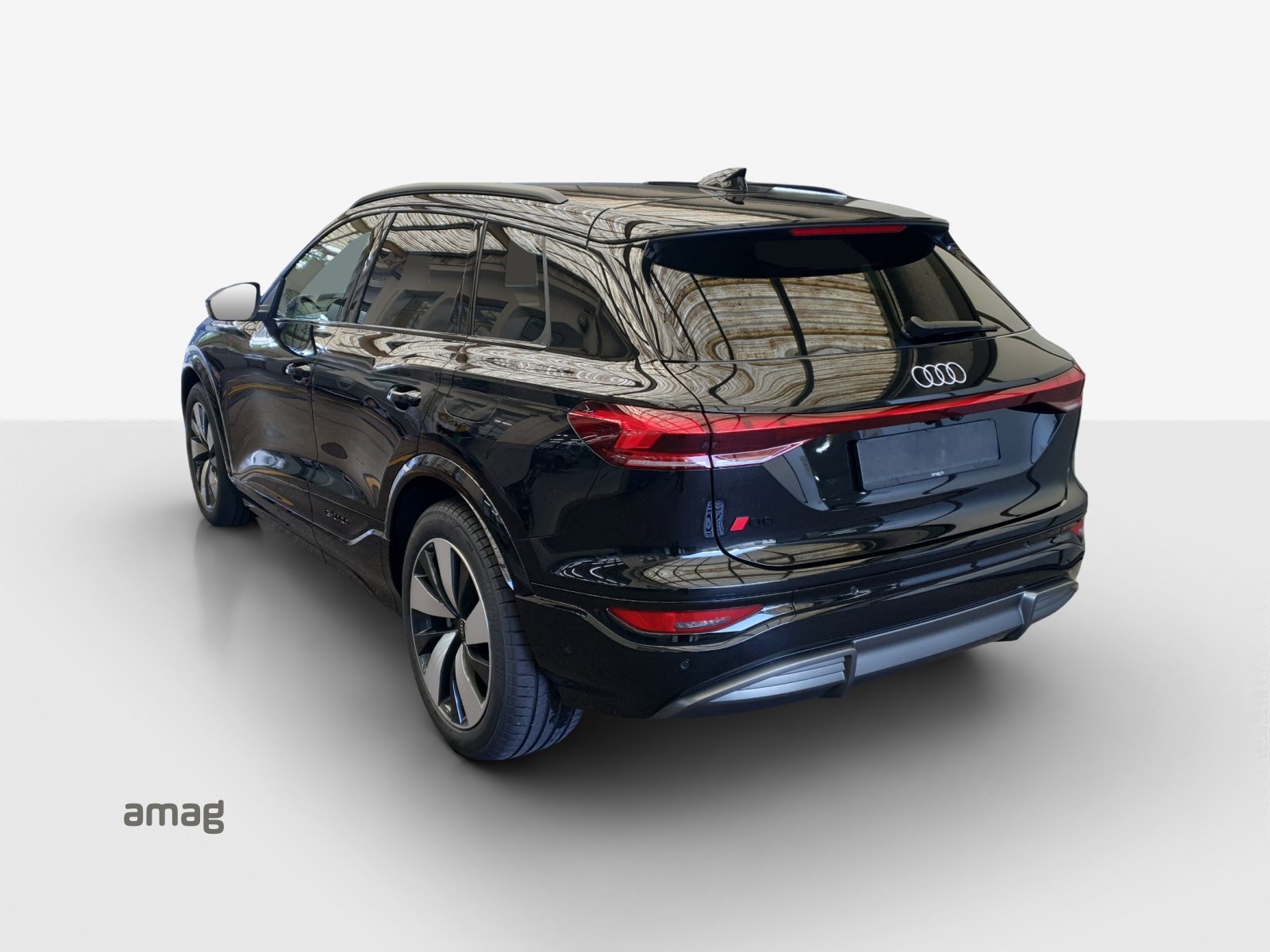 AUDI Q6 e-tron quattro-showroom-element-2