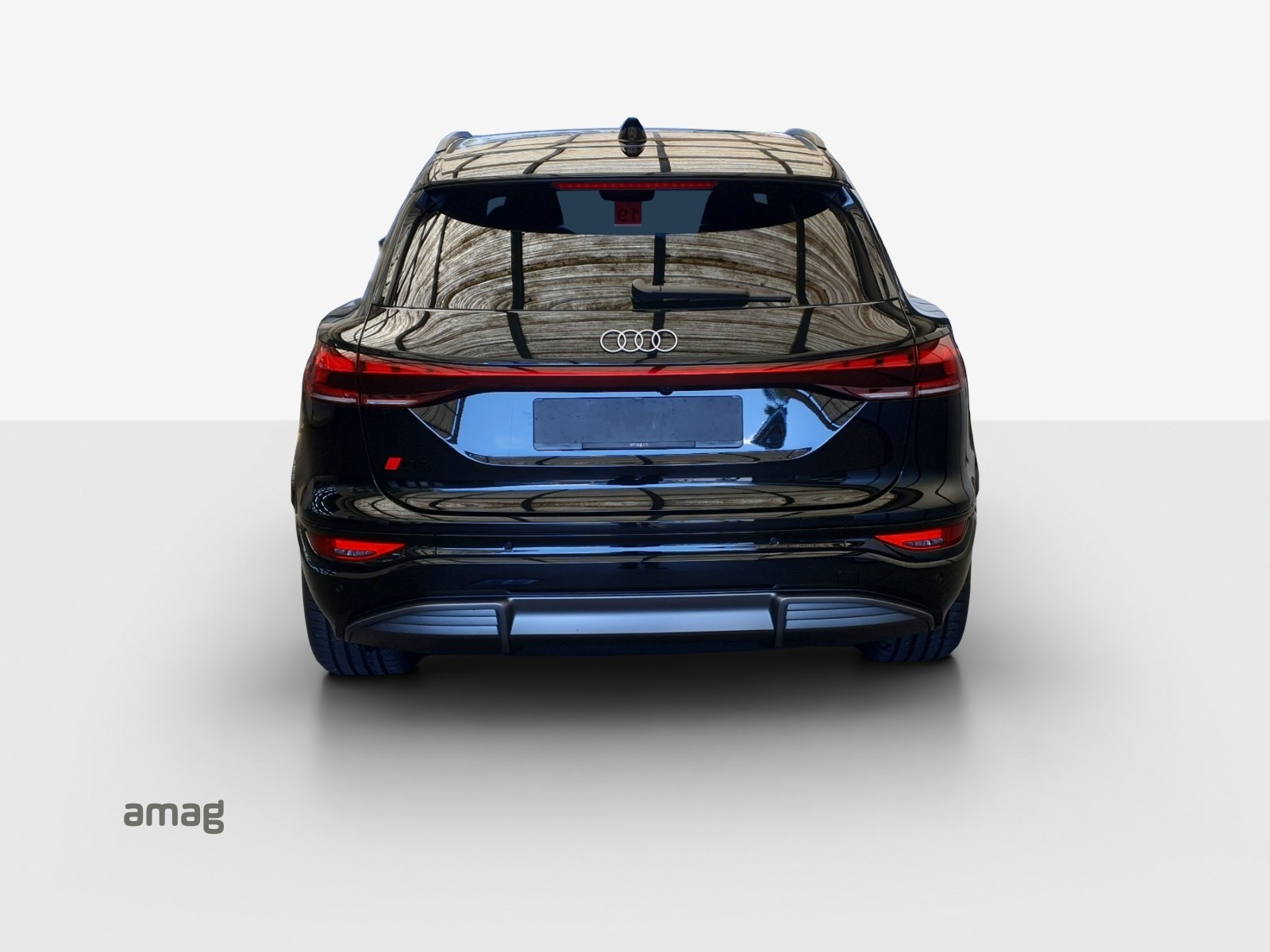 AUDI Q6 e-tron quattro-showroom-element-3