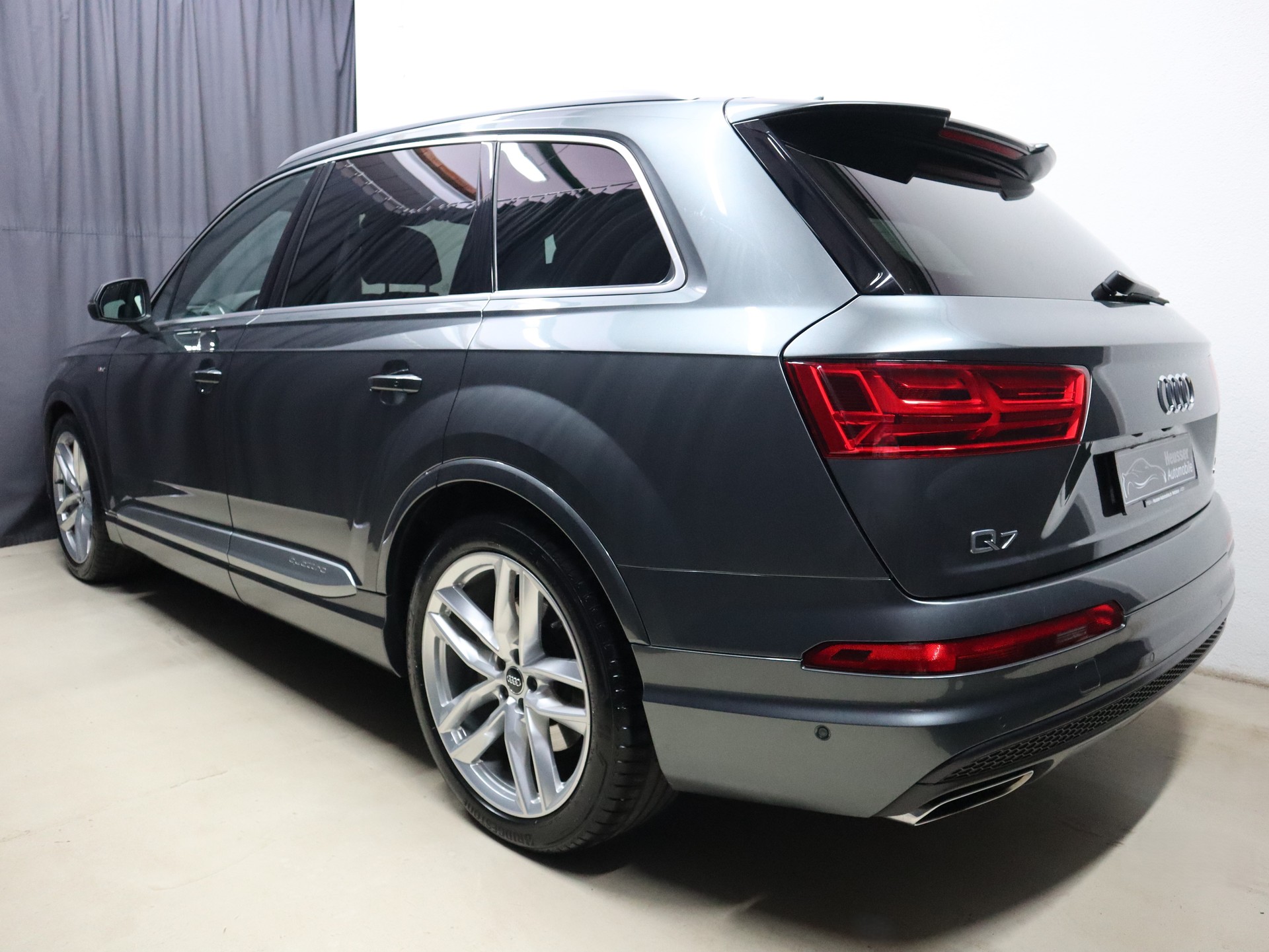 AUDI Q7 3.0 TDI quattro tiptronic S-Line - 7 Sitzplätze - Luftfederung - Night Vision - Head-Up - AHK - 272 PS-showroom-element-3
