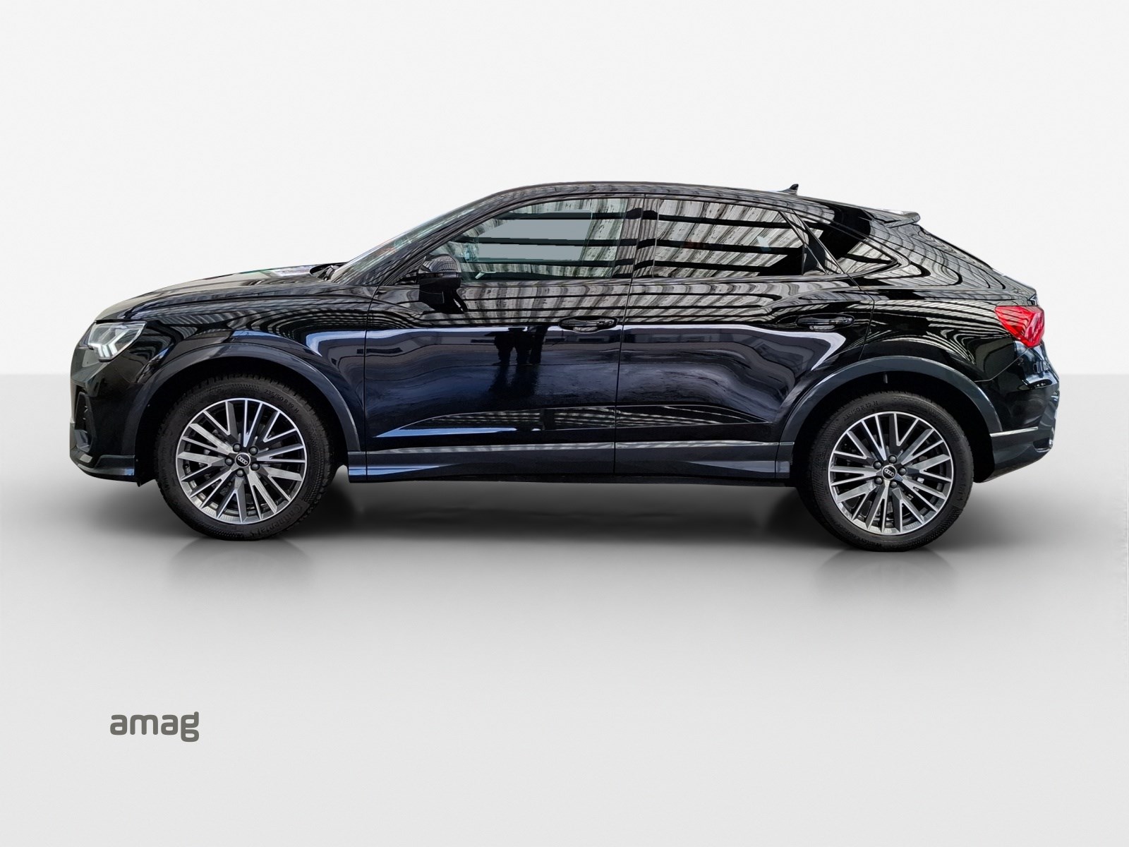 AUDI Q3 Sportback 35 TFSI Attraction-showroom-element-1