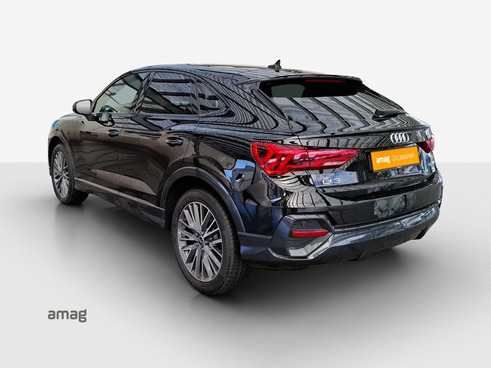 AUDI Q3 Sportback 35 TFSI Attraction-showroom-element-2
