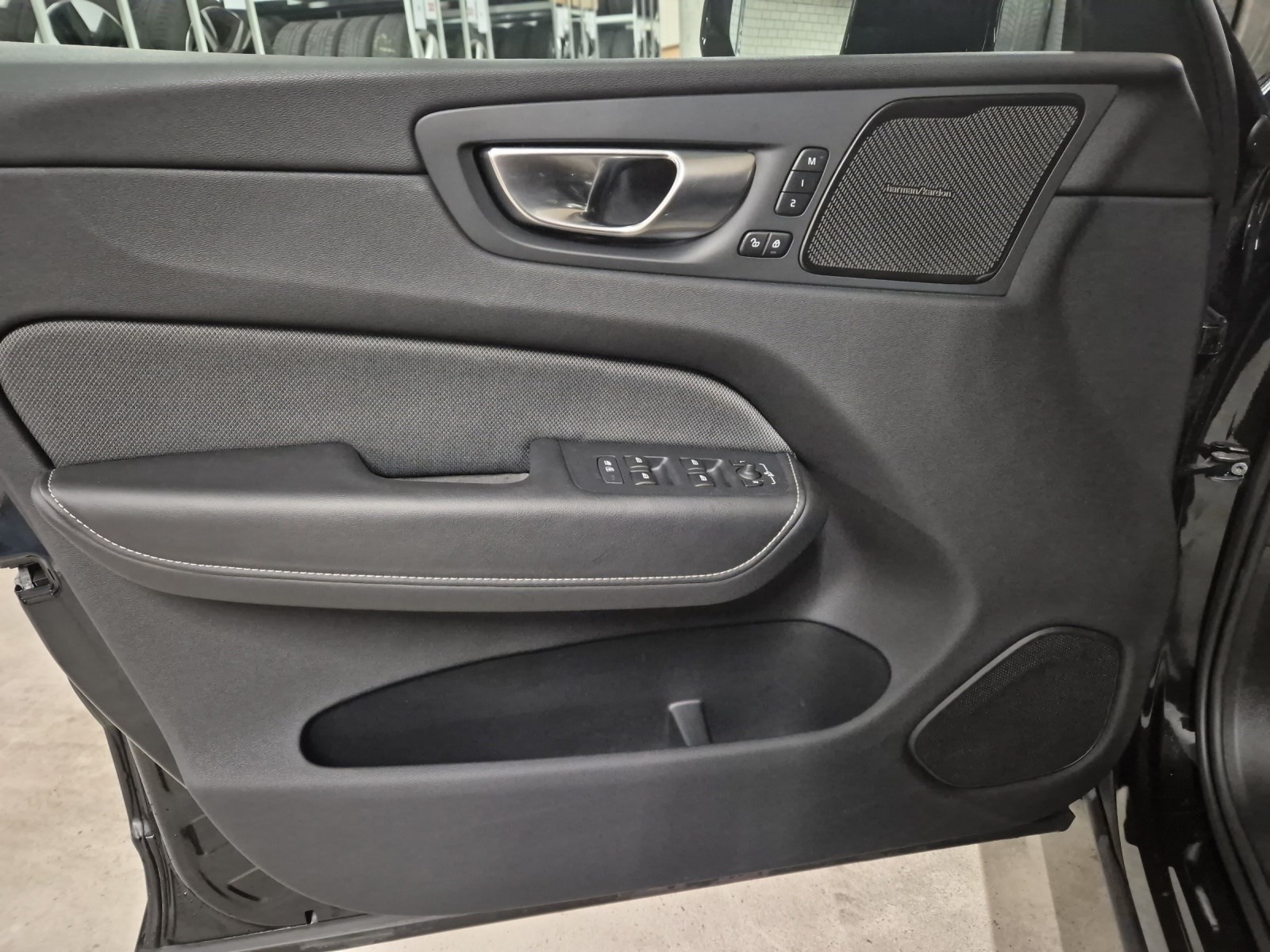 VOLVO XC60 2.0 T8 TE Plus Dark eAWD-image-14