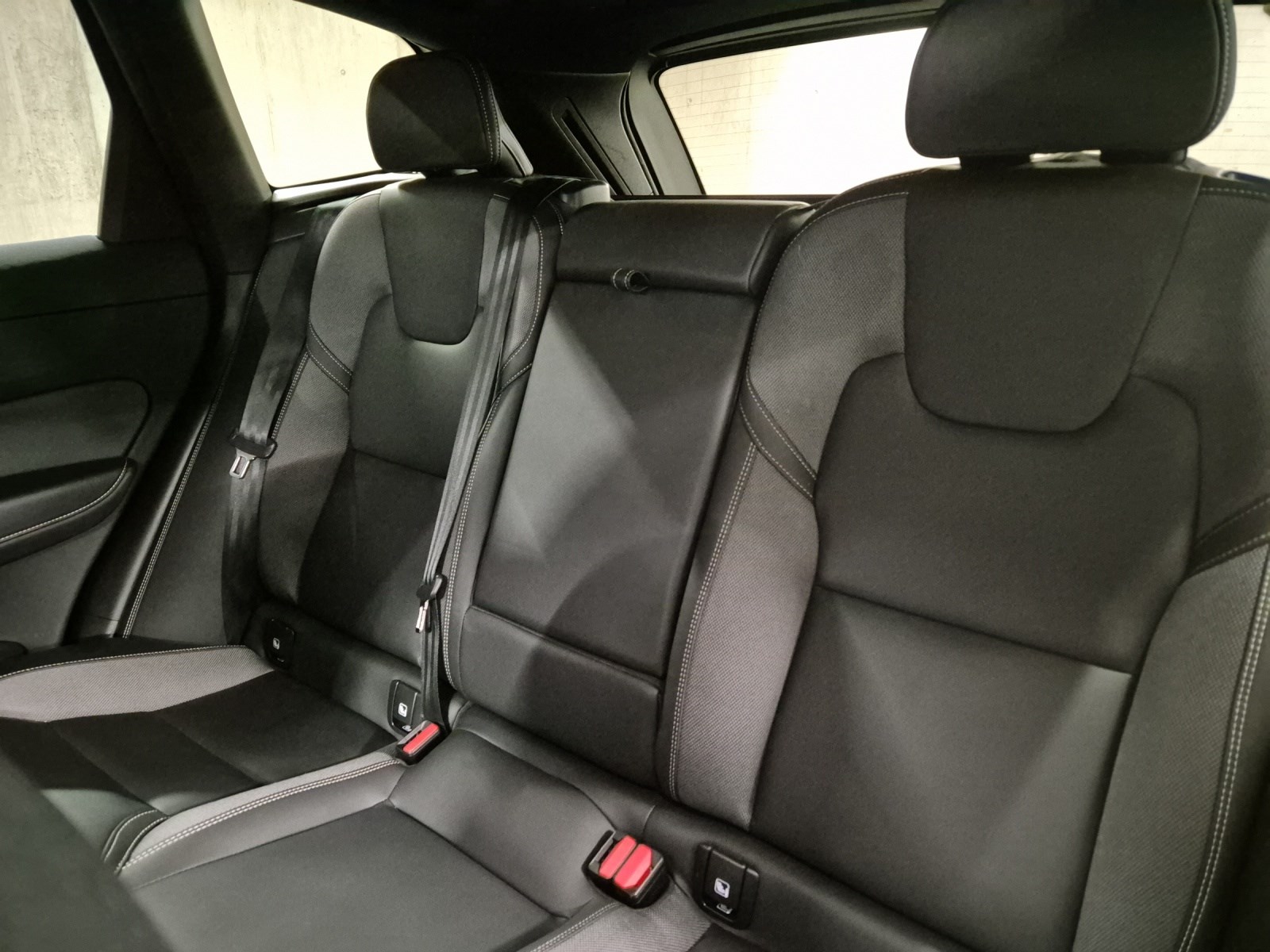 VOLVO XC60 2.0 T8 TE Plus Dark eAWD-image-15