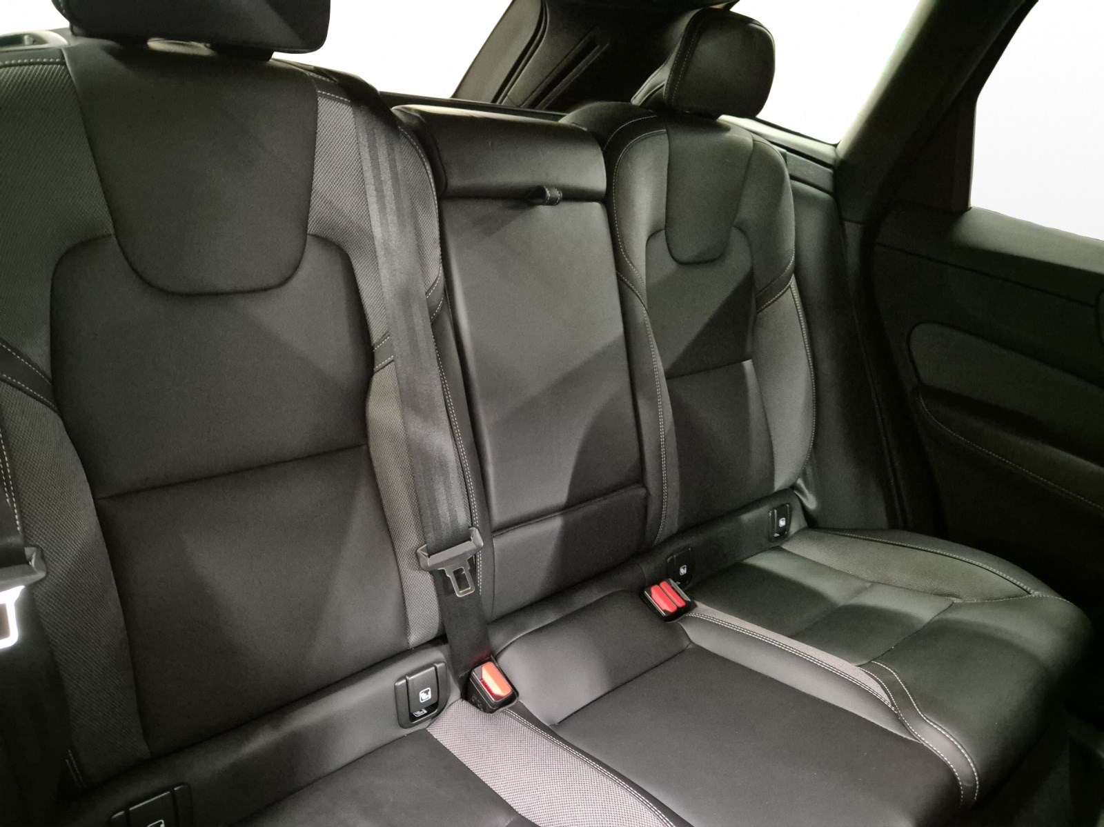 VOLVO XC60 2.0 T8 TE Plus Dark eAWD-image-16