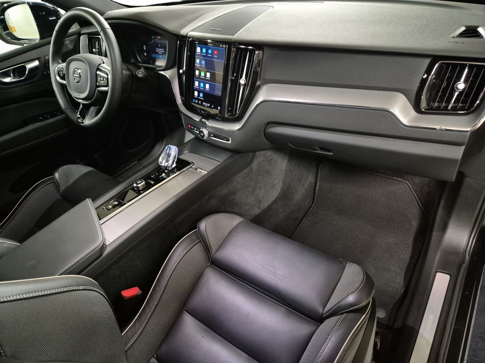 VOLVO XC60 2.0 T8 TE Plus Dark eAWD-image-17