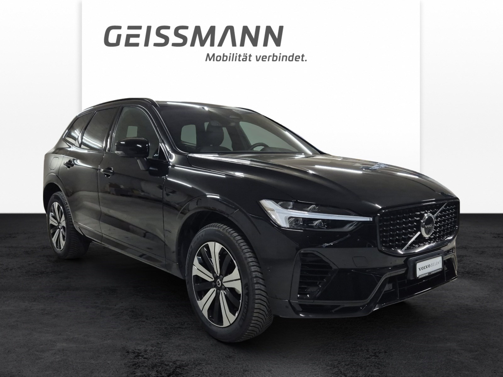 VOLVO XC60 2.0 T8 TE Plus Dark eAWD-showroom-element-1