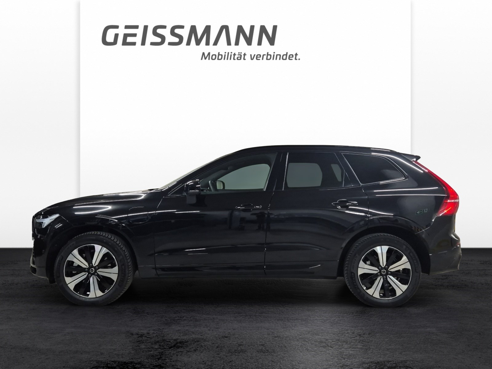 VOLVO XC60 2.0 T8 TE Plus Dark eAWD-showroom-element-2