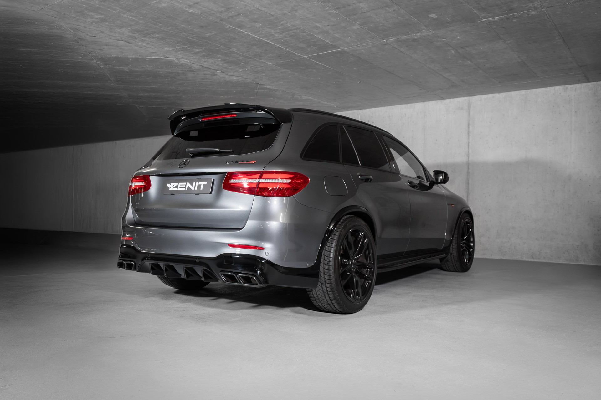 MERCEDES-BENZ GLC 63 AMG 4Matic+ 9G-Tronic-showroom-element-3