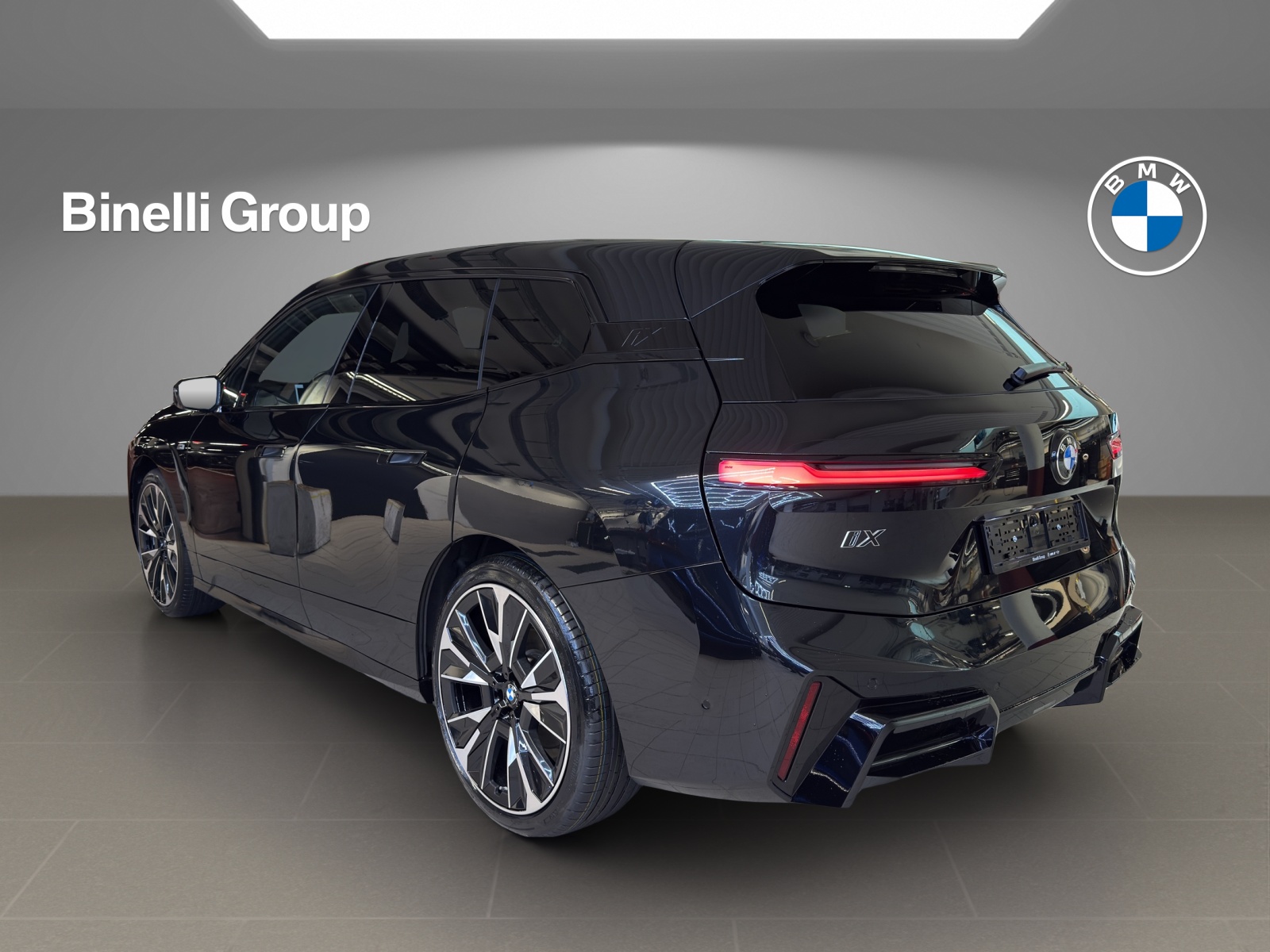 BMW iX M70 xDrive-showroom-element-3