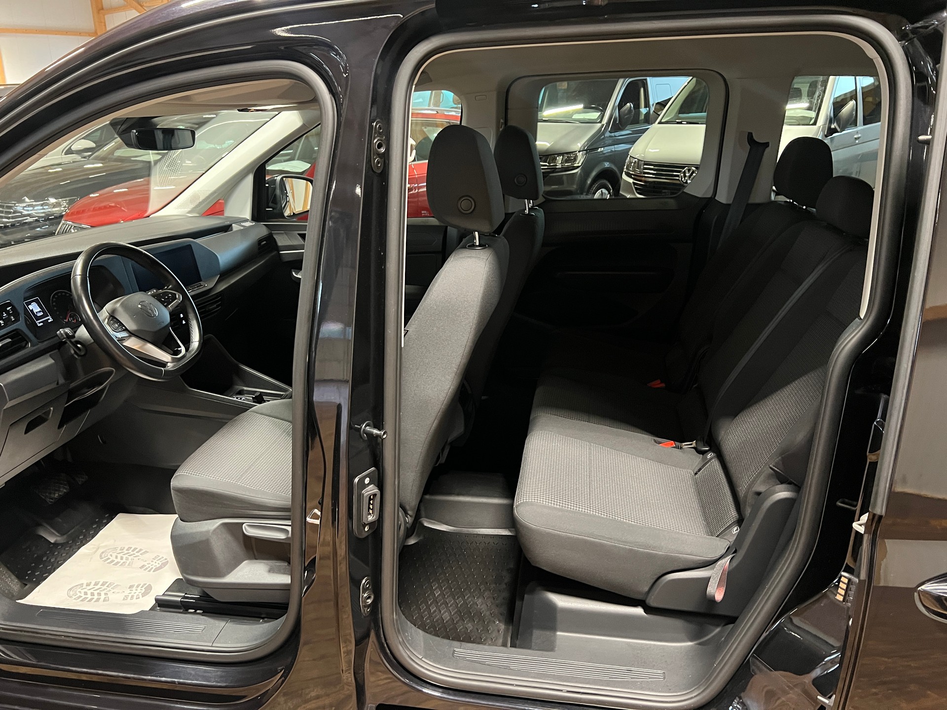 VW Caddy Kombi 2.0TDI DSG Move-image-9