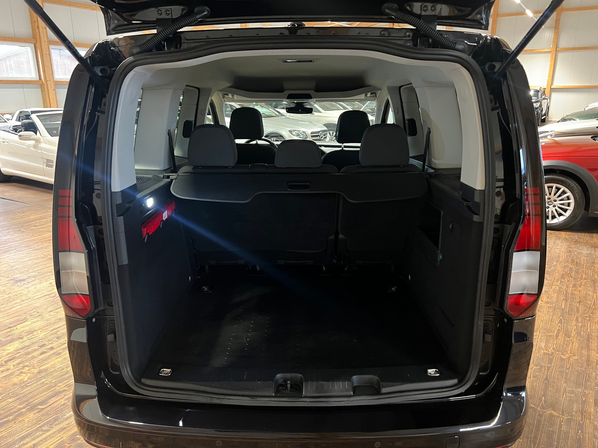 VW Caddy Kombi 2.0TDI DSG Move-image-14