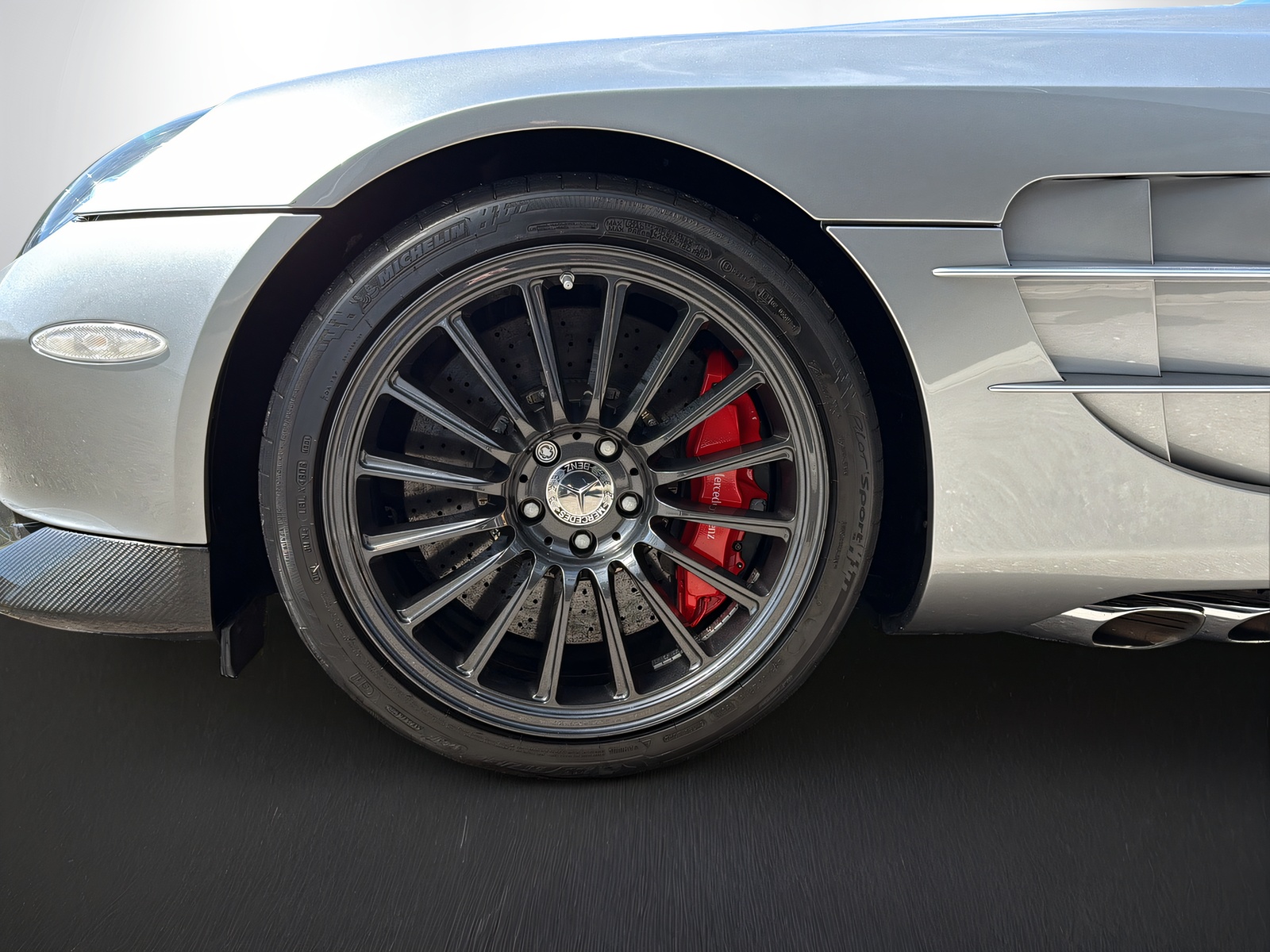 MERCEDES-BENZ McLaren 722S-showroom-element-3