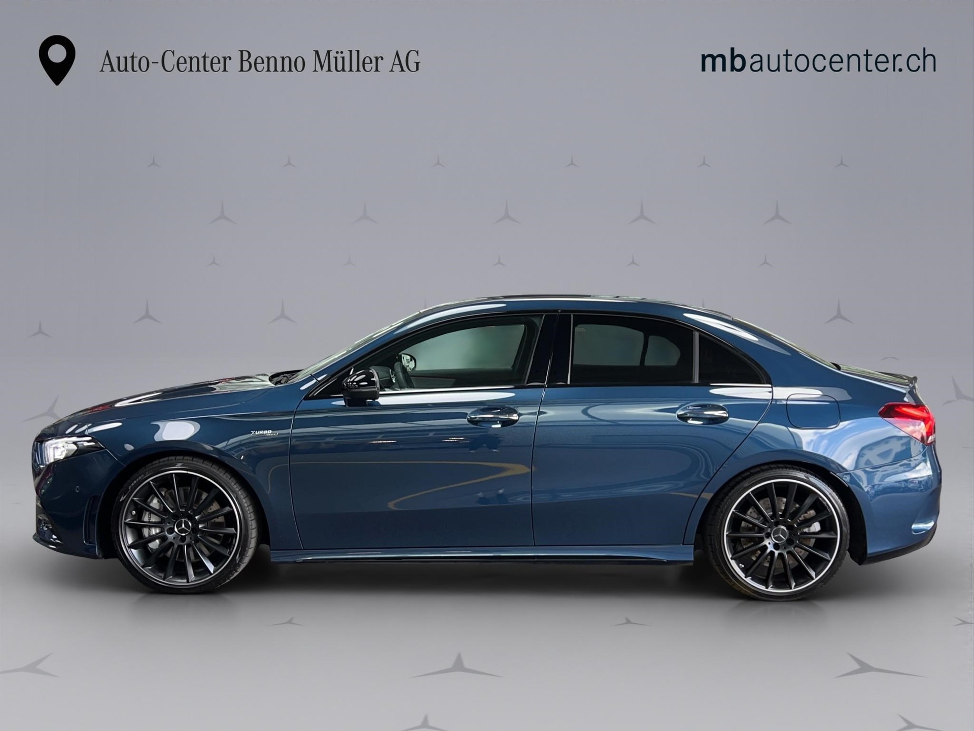 MERCEDES-BENZ A 35 AMG 4matic Limousine-showroom-element-1