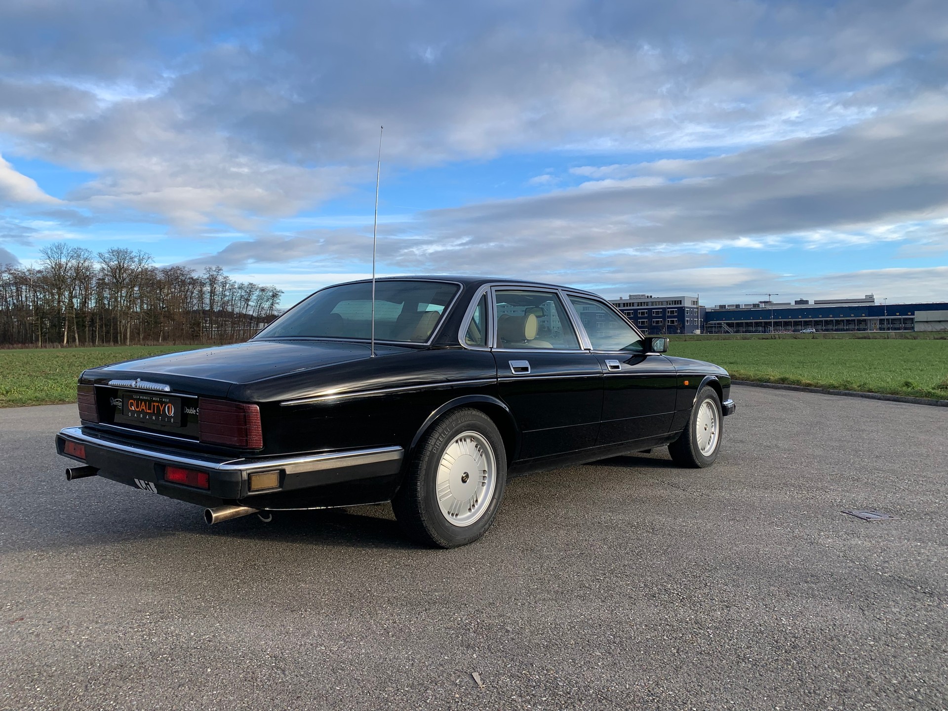 DAIMLER 6.0 Double Six-image-4