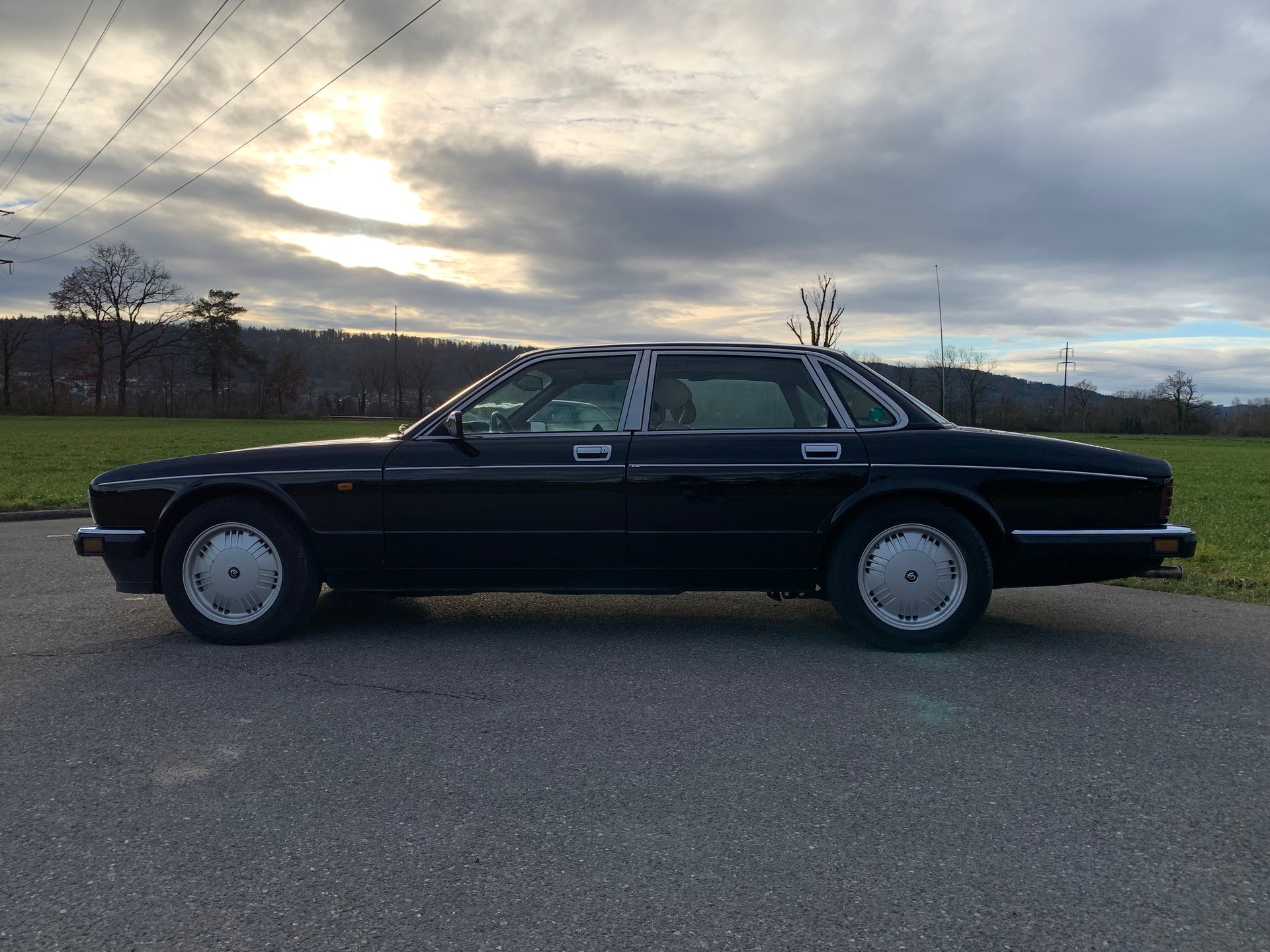 DAIMLER 6.0 Double Six-image-7