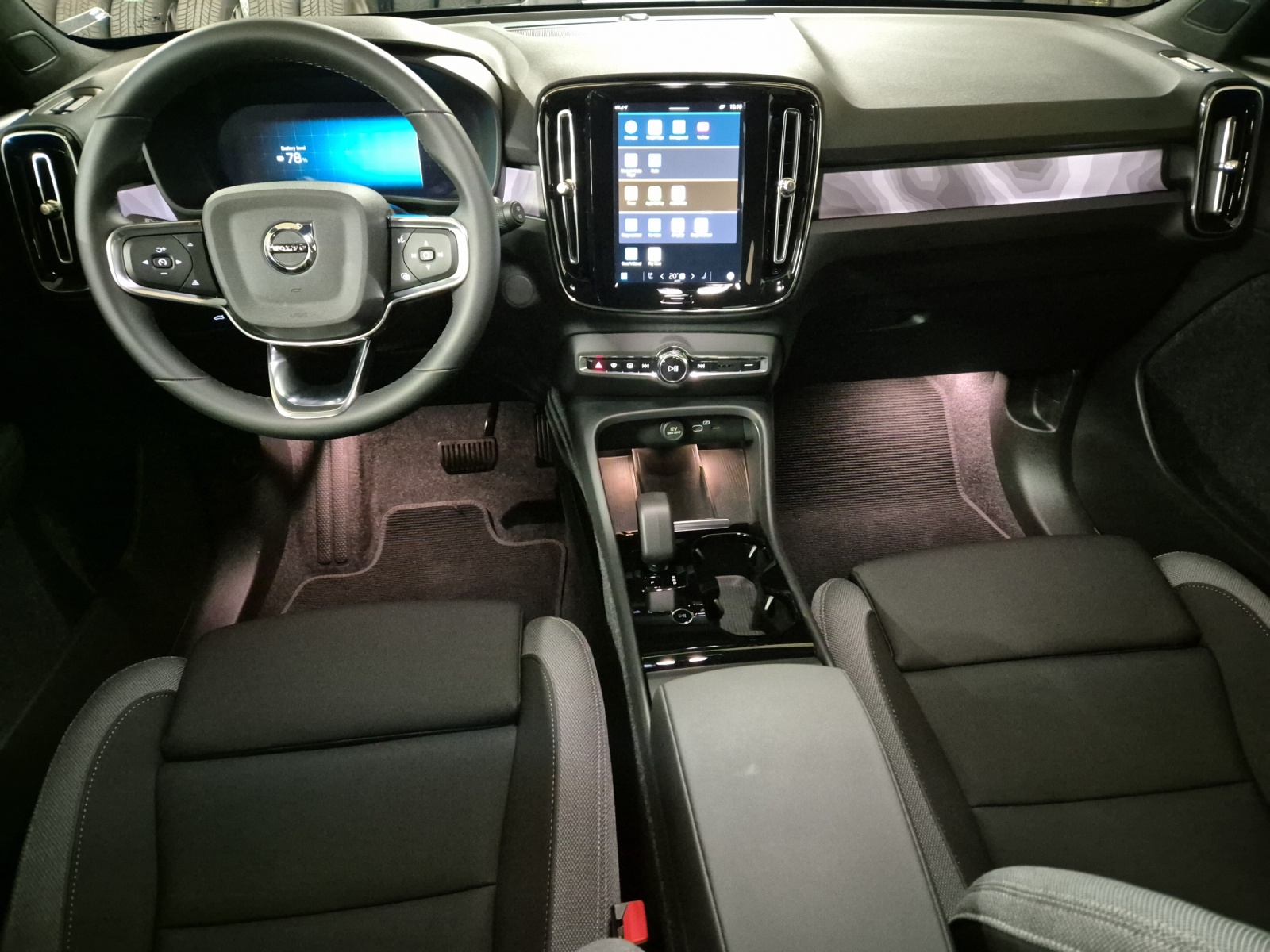VOLVO EX40 Twin Plus AWD-image-13