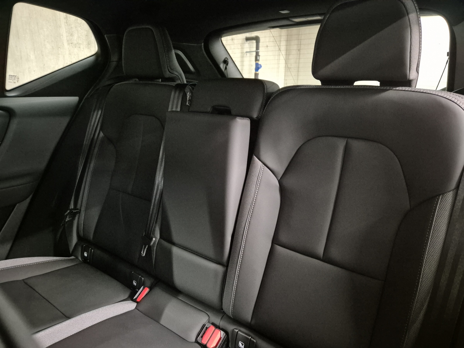 VOLVO EX40 Twin Plus AWD-image-14