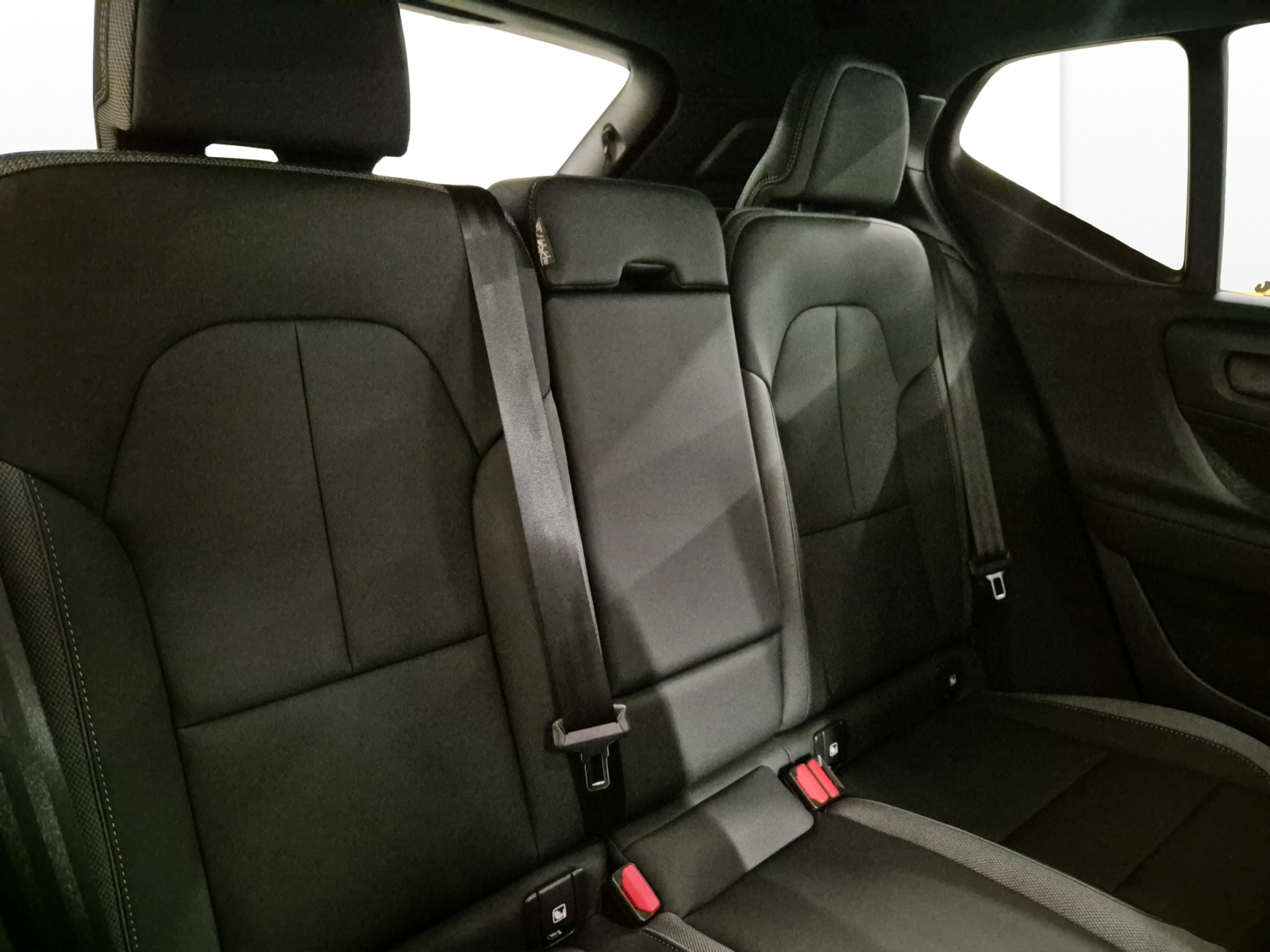 VOLVO EX40 Twin Plus AWD-image-15