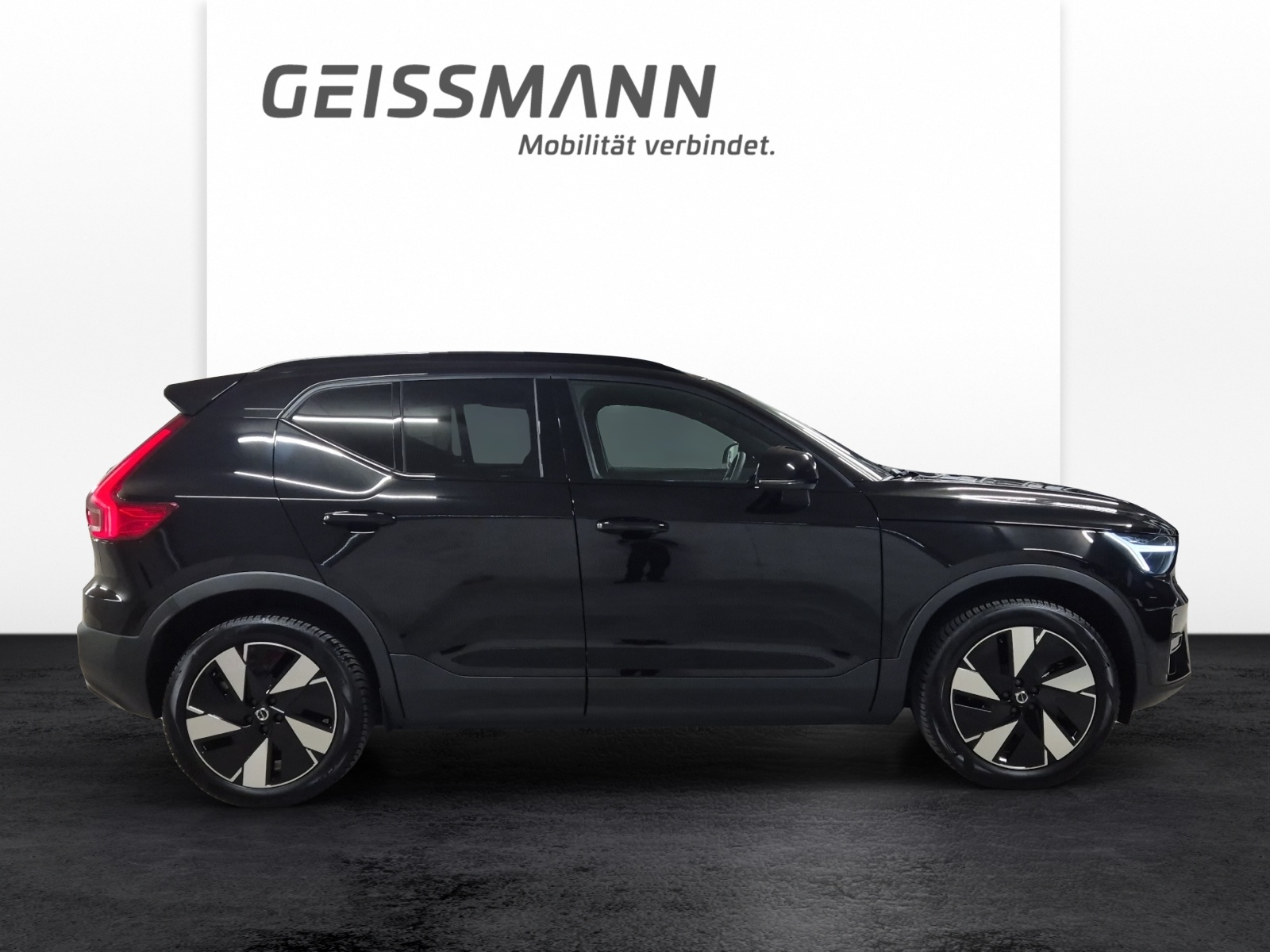 VOLVO EX40 Twin Plus AWD-showroom-element-3