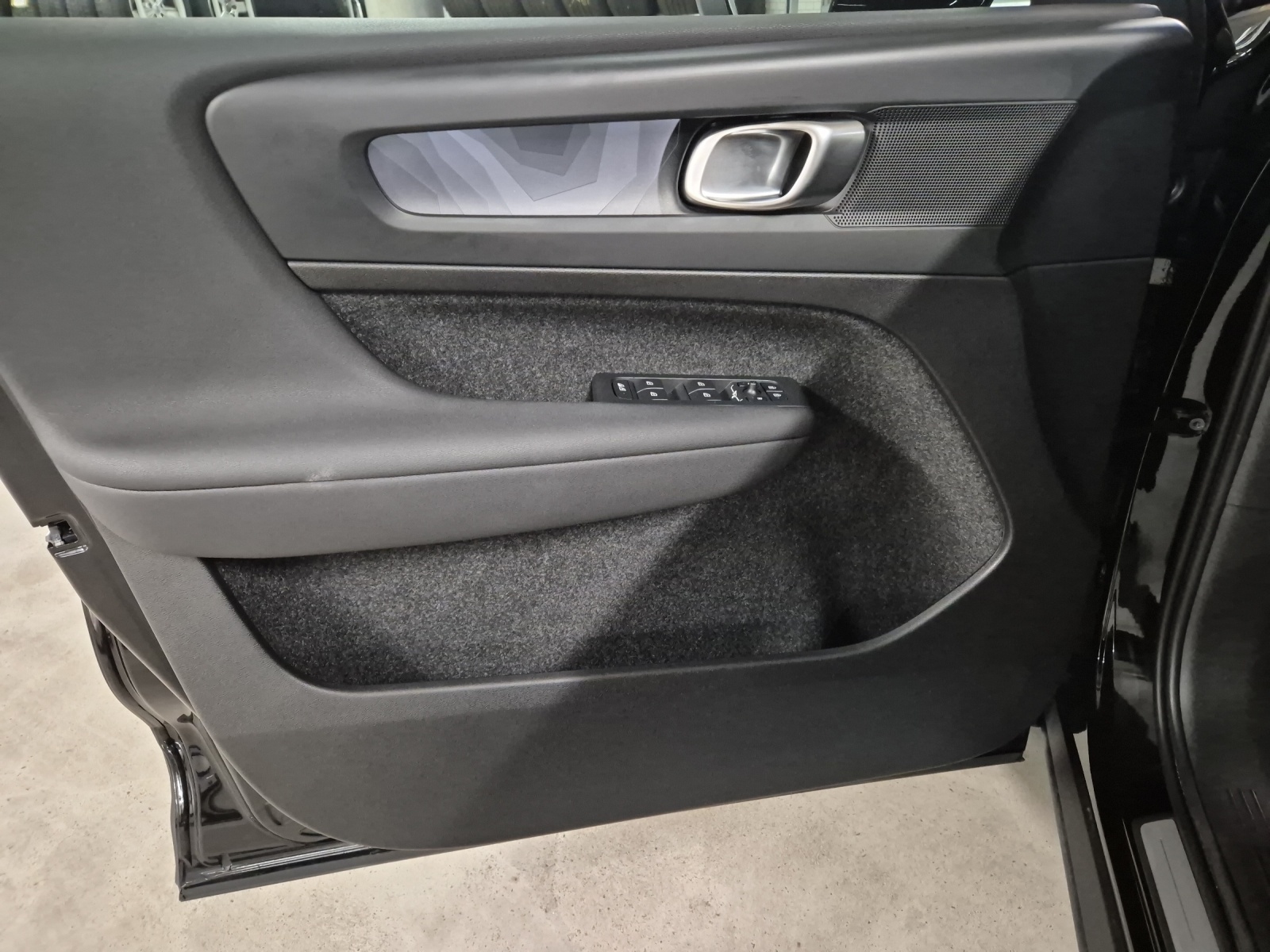 VOLVO EX40 Twin Plus AWD-image-8