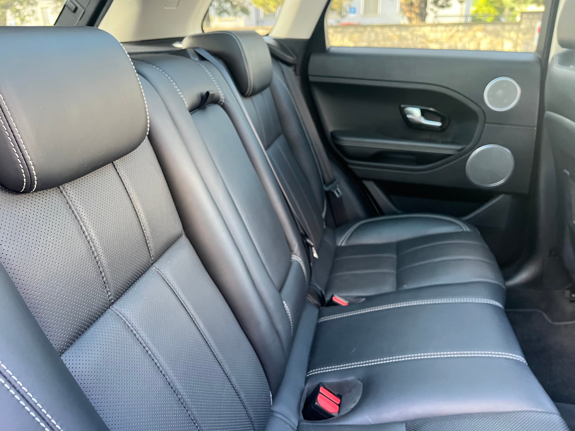 LAND ROVER Range Rover Evoque 2.2 SD4 Autobiography AT9-image-18