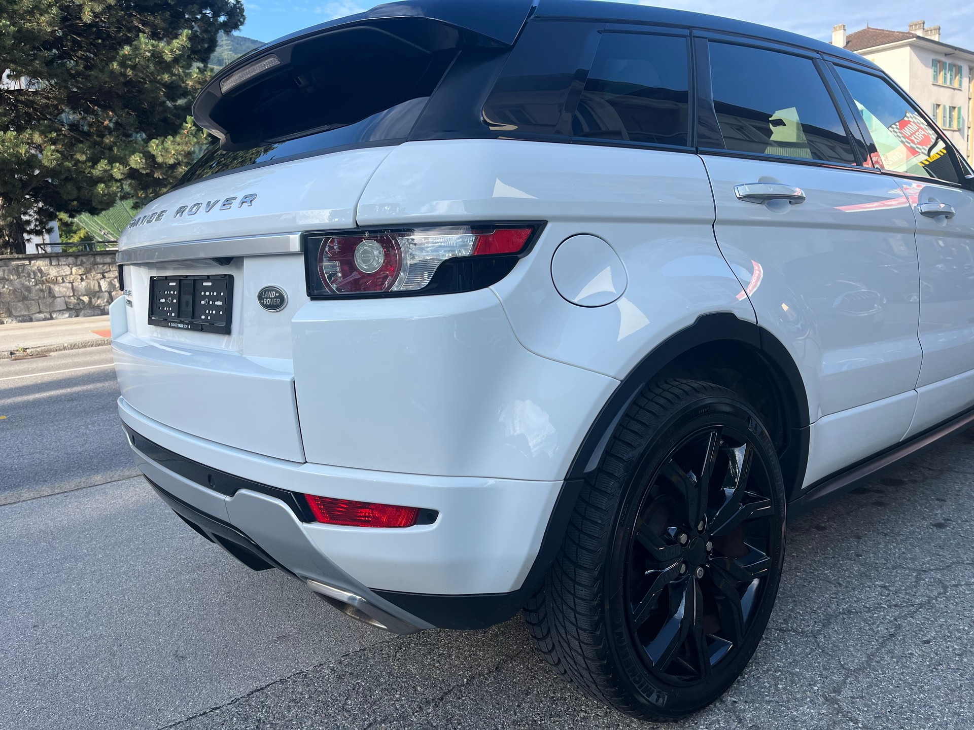 LAND ROVER Range Rover Evoque 2.2 SD4 Autobiography AT9-image-9