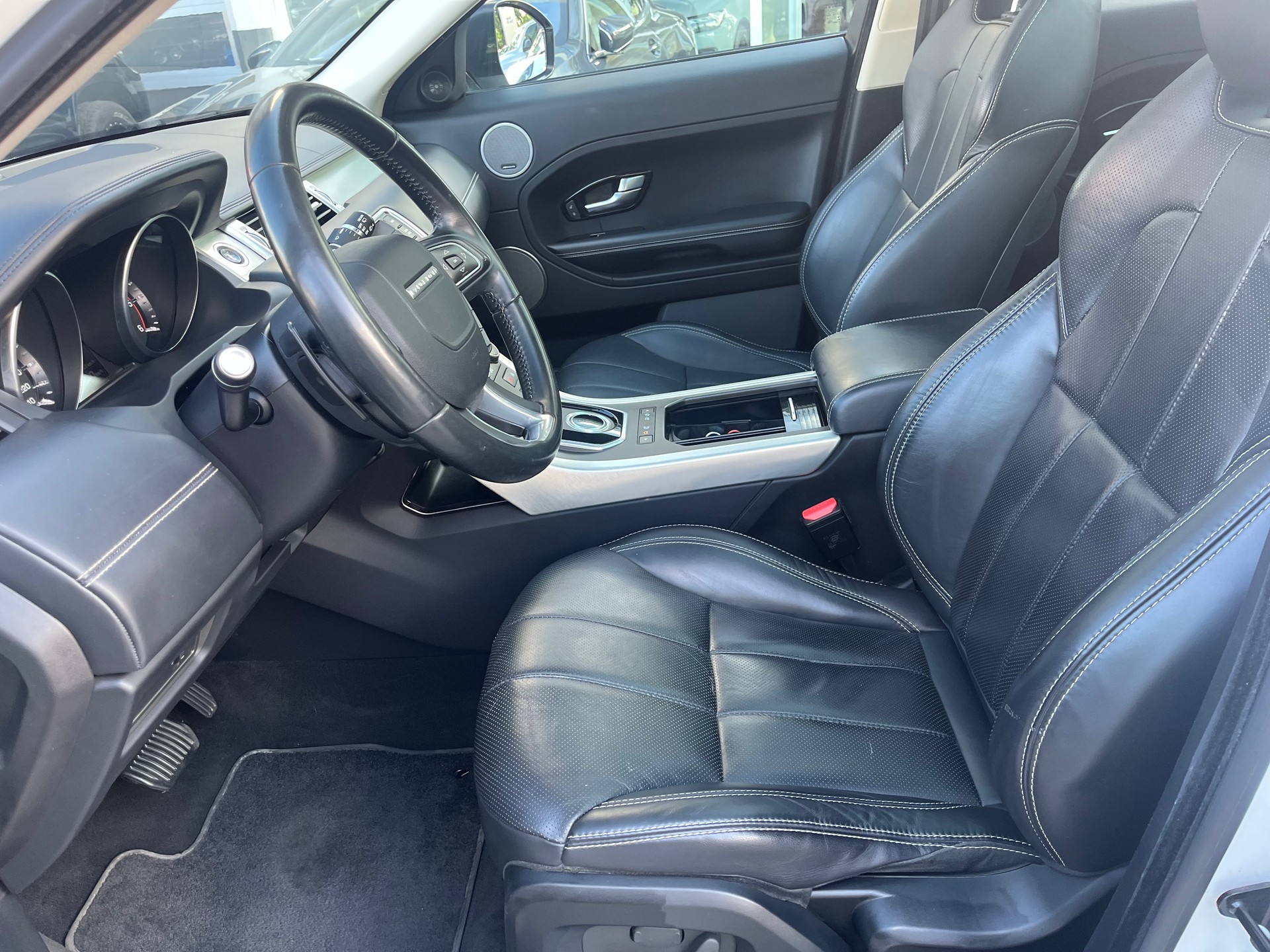 LAND ROVER Range Rover Evoque 2.2 SD4 Autobiography AT9-image-23