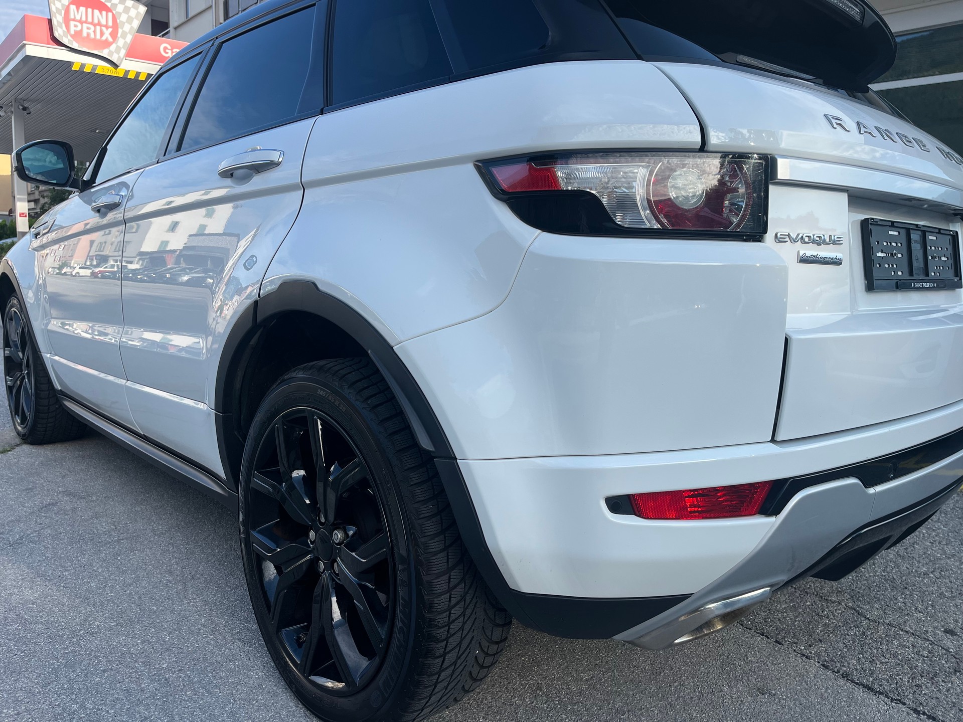 LAND ROVER Range Rover Evoque 2.2 SD4 Autobiography AT9-image-14