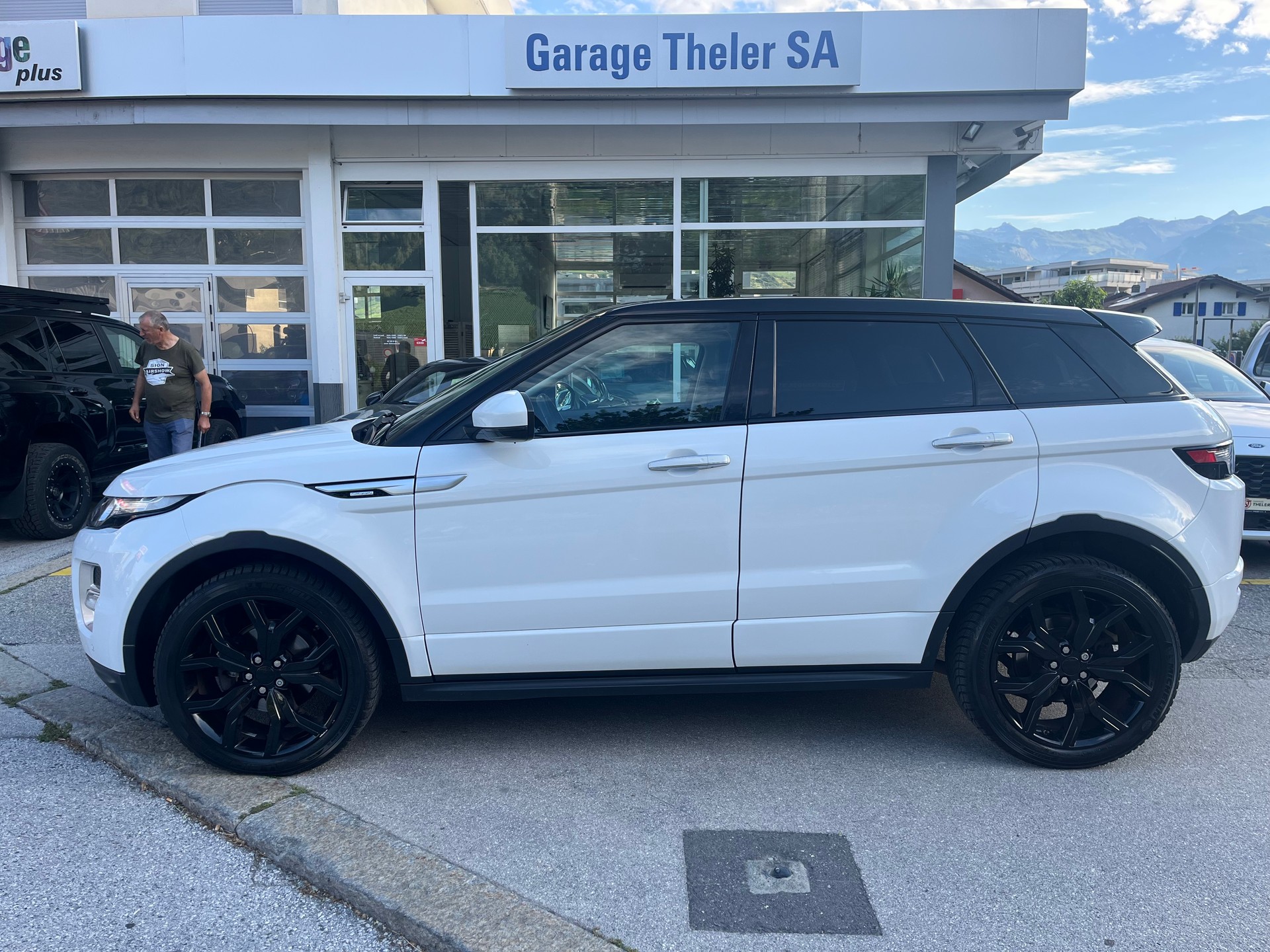 LAND ROVER Range Rover Evoque 2.2 SD4 Autobiography AT9-image-5