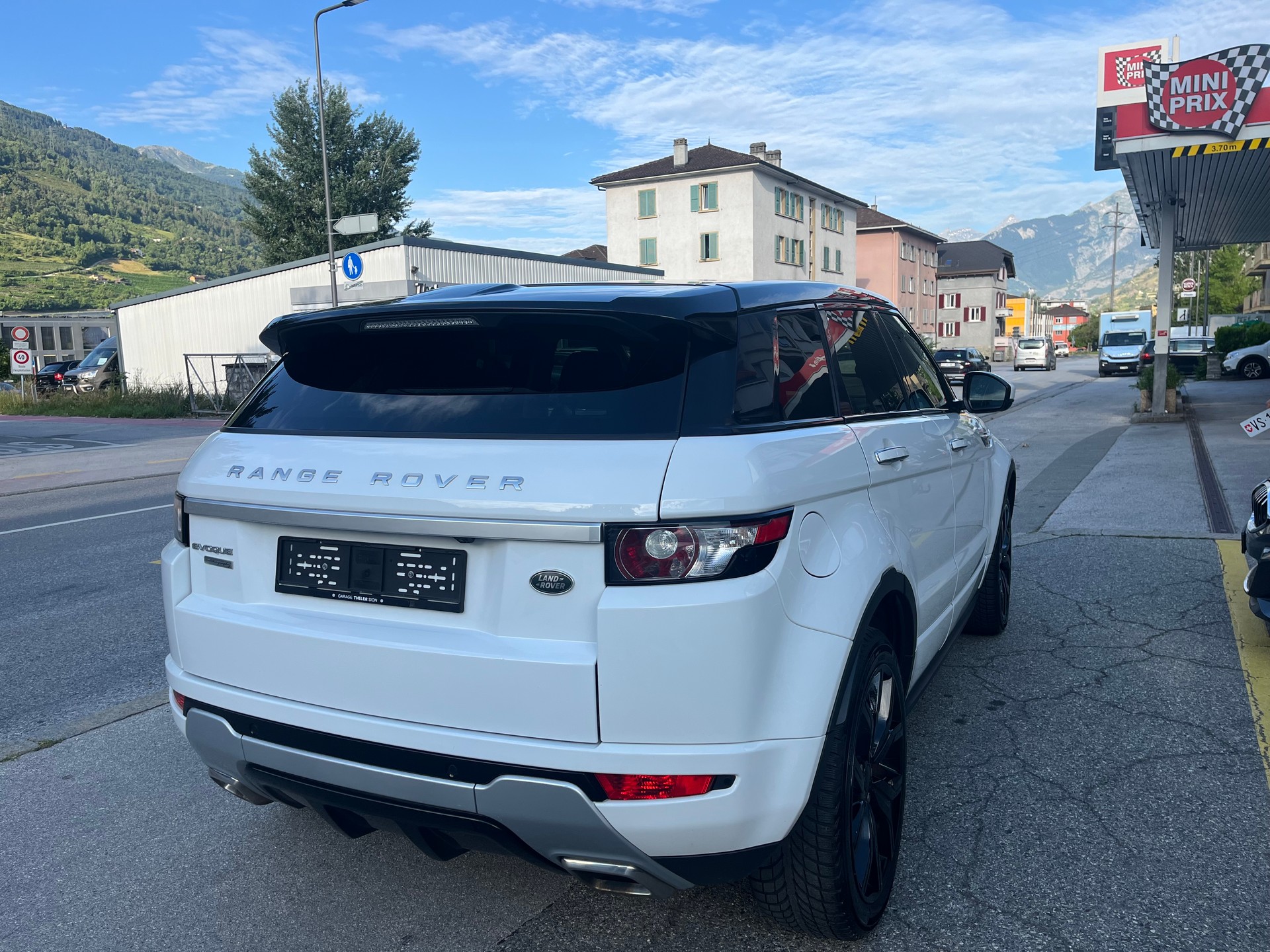 LAND ROVER Range Rover Evoque 2.2 SD4 Autobiography AT9-showroom-element-2