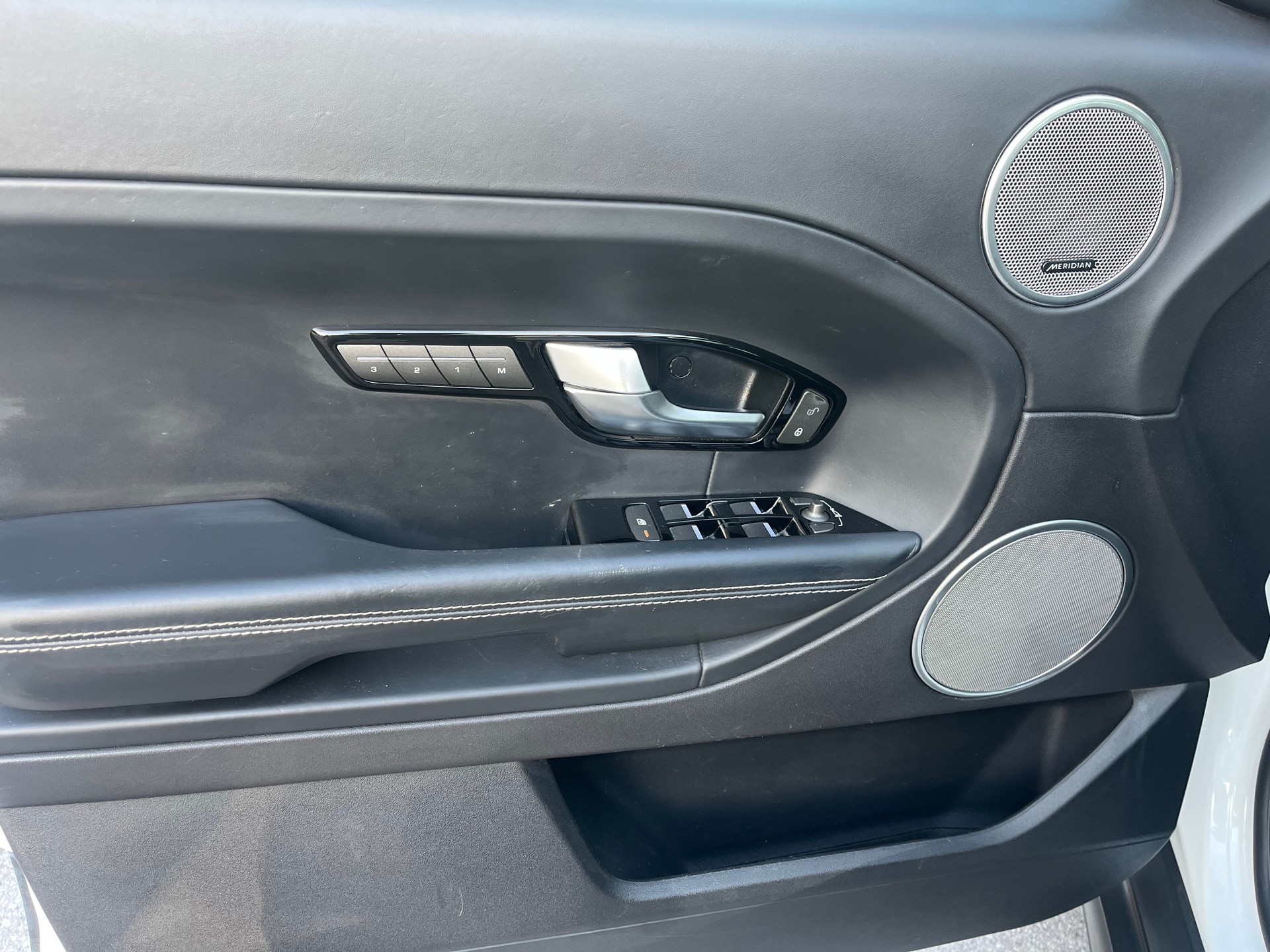 LAND ROVER Range Rover Evoque 2.2 SD4 Autobiography AT9-image-26