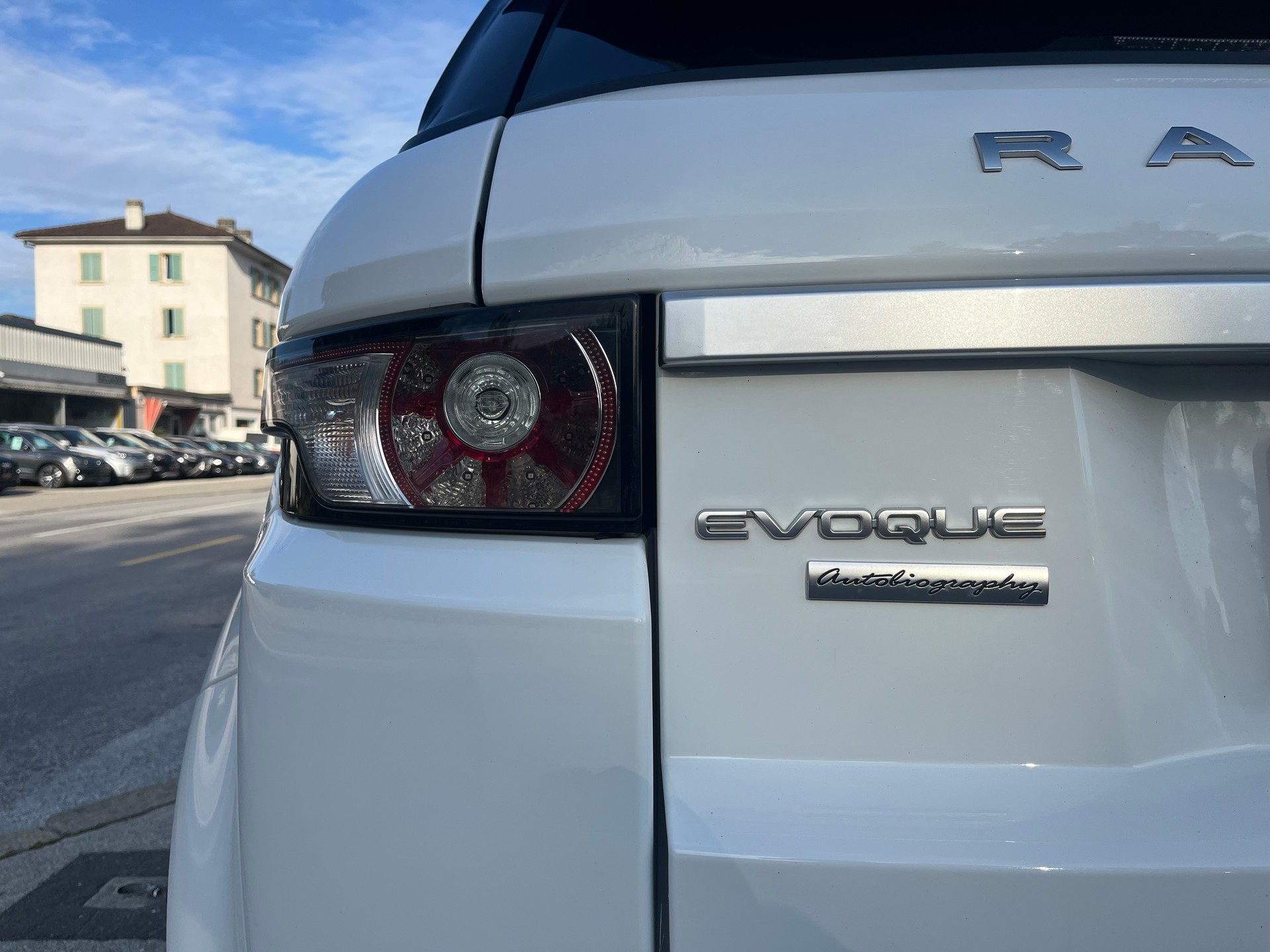 LAND ROVER Range Rover Evoque 2.2 SD4 Autobiography AT9-image-13