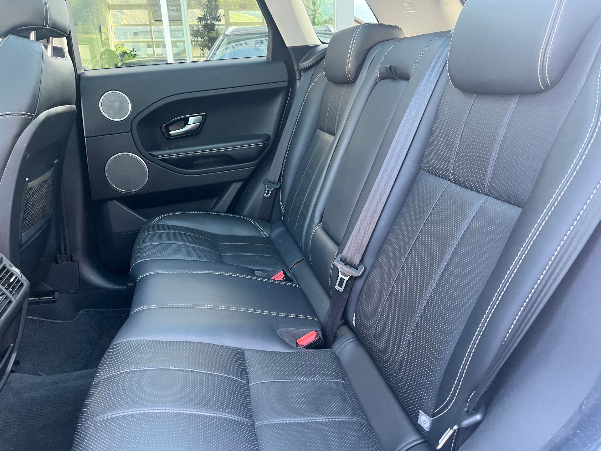 LAND ROVER Range Rover Evoque 2.2 SD4 Autobiography AT9-image-25