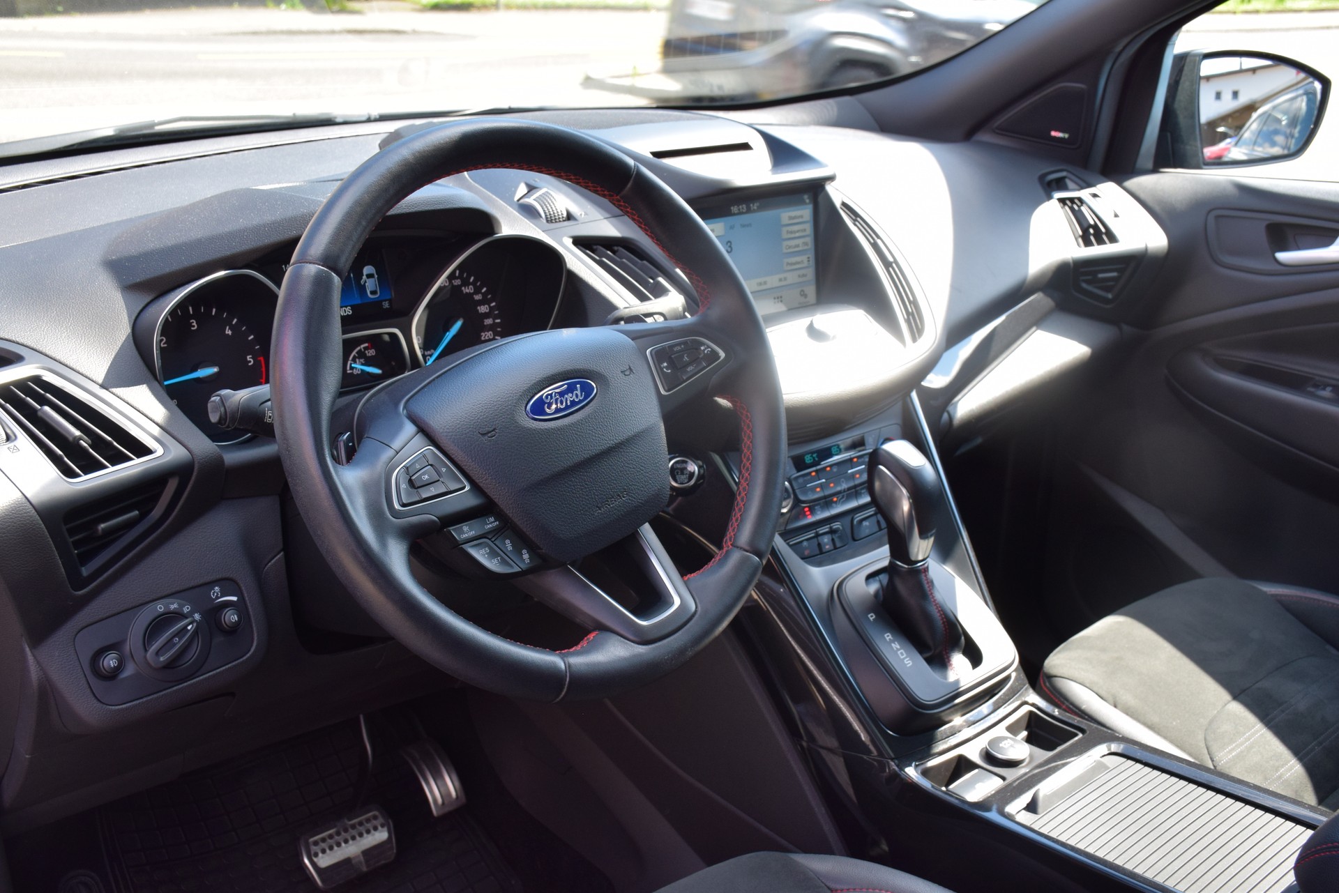 FORD Kuga 2.0 TDCi ST Line High 4WD PowerShift-image-11