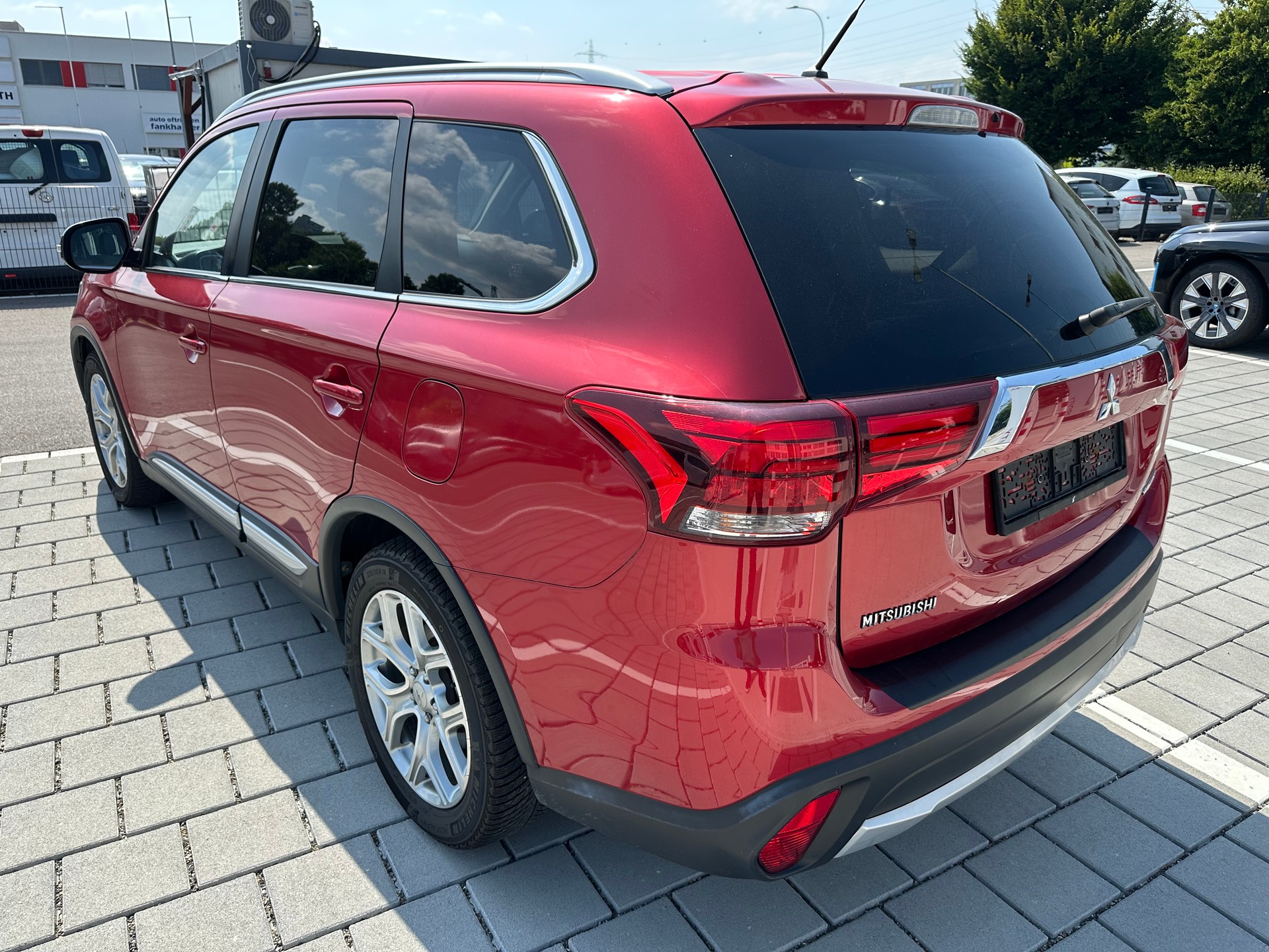 MITSUBISHI Outlander 2.2 DID Diamond 4WD Automatic-image-2