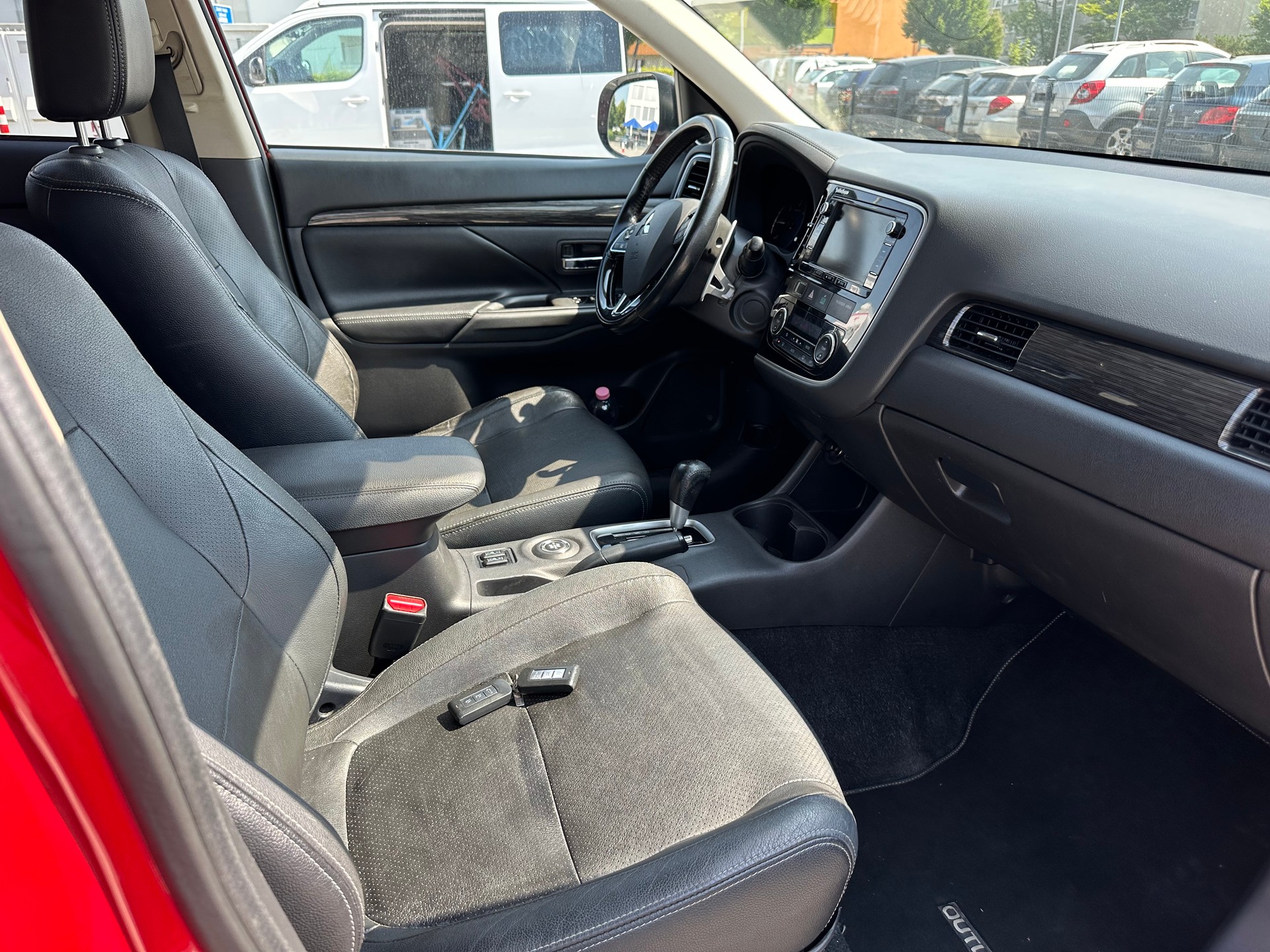 MITSUBISHI Outlander 2.2 DID Diamond 4WD Automatic-image-4