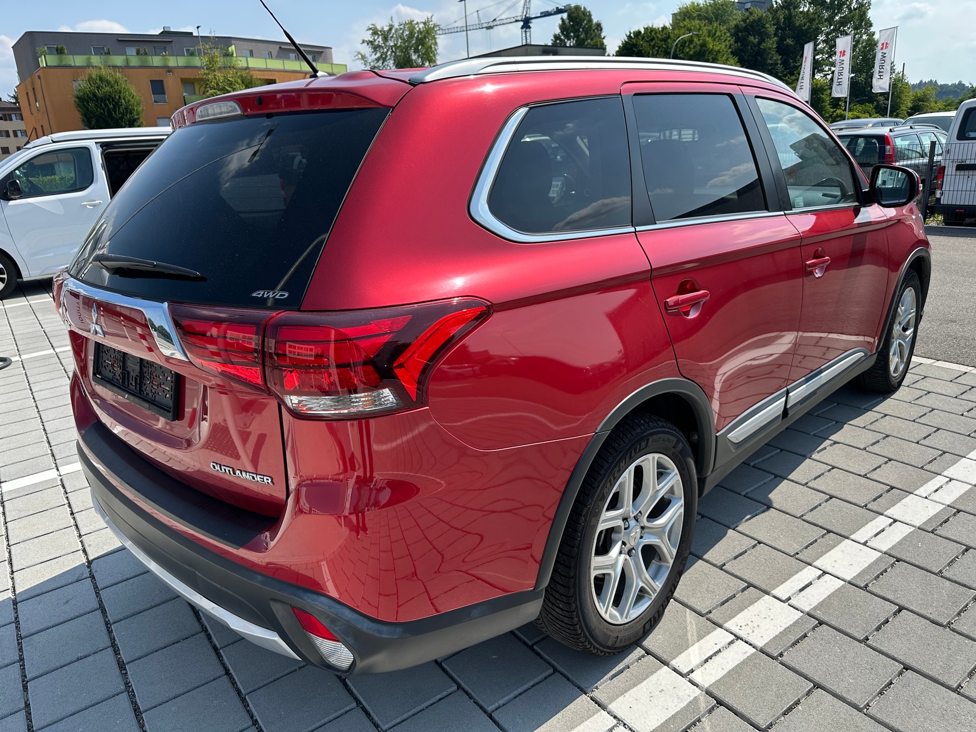 MITSUBISHI Outlander 2.2 DID Diamond 4WD Automatic-image-3