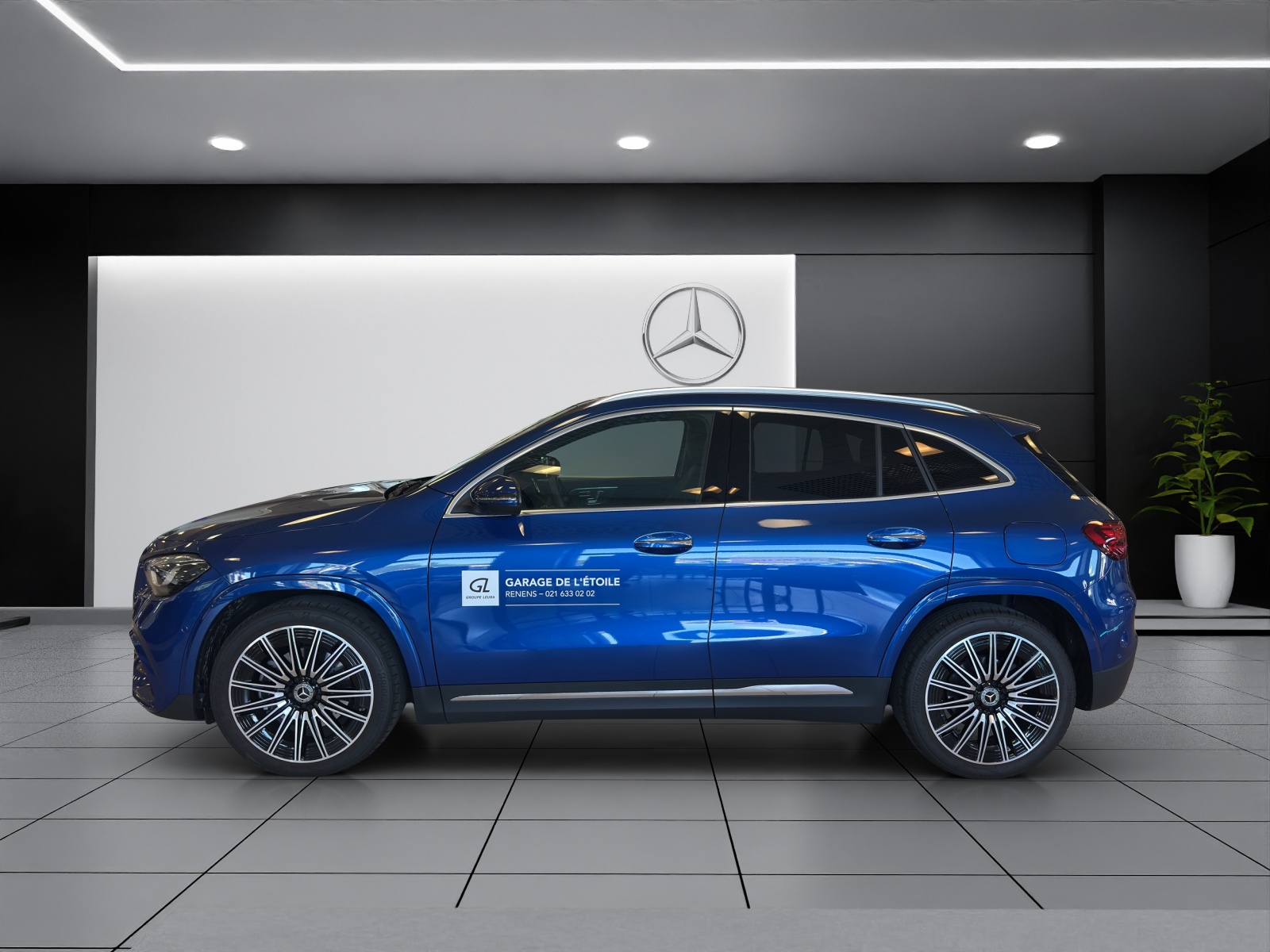 MERCEDES-BENZ GLA 200 Night Star 7G-DCT-showroom-element-2