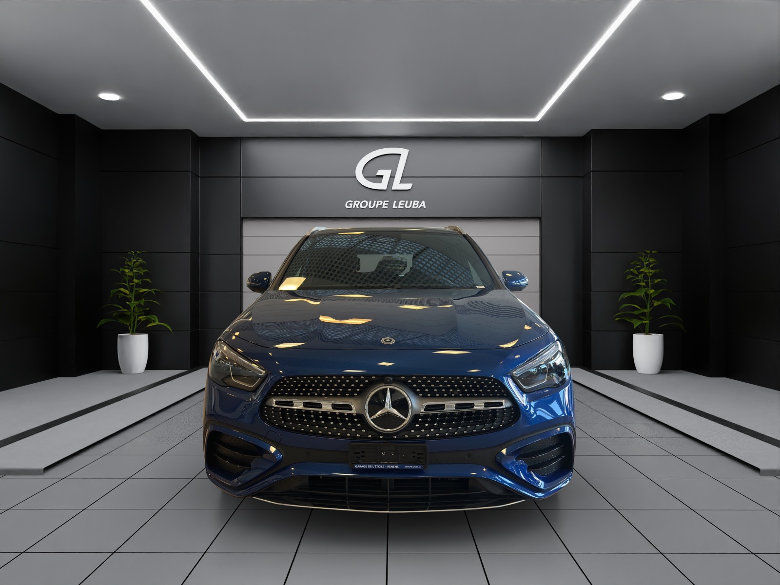 MERCEDES-BENZ GLA 200 Night Star 7G-DCT-showroom-element-1