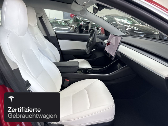 TESLA Model 3 Long Range AWD-showroom-element-2