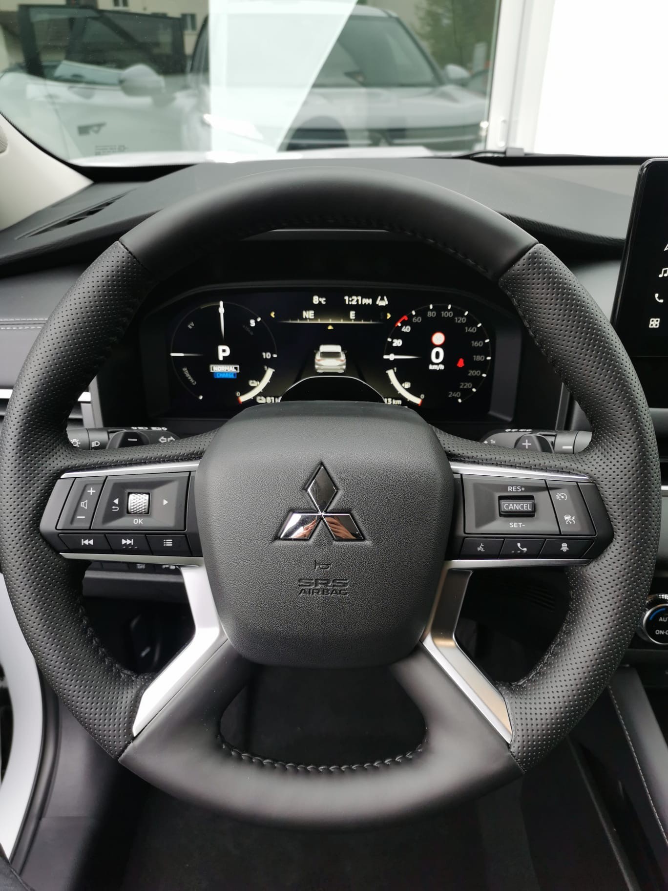 MITSUBISHI Outlander 2.4 PHEV Invite 4WD Automatic-image-6