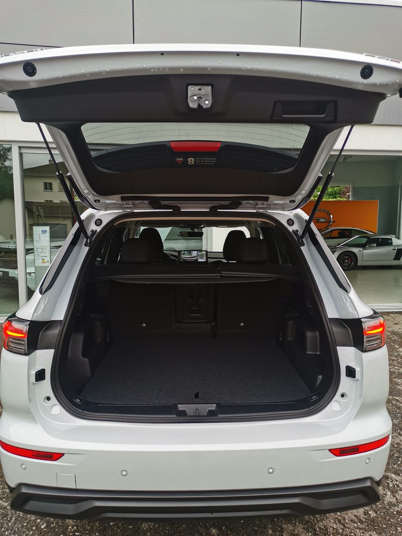 MITSUBISHI Outlander 2.4 PHEV Invite 4WD Automatic-image-5