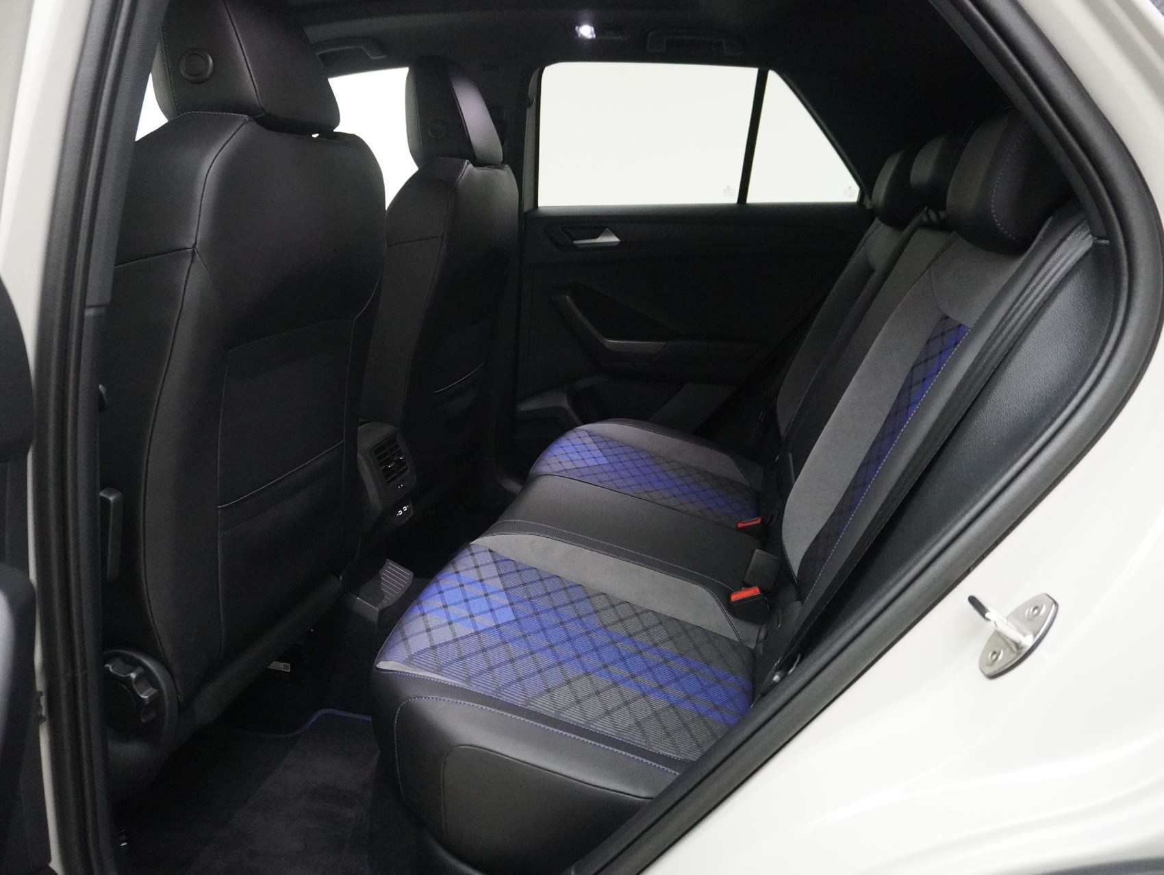 VW T-ROC 2.0 TSI DSG R Black Style 4Motion-image-9
