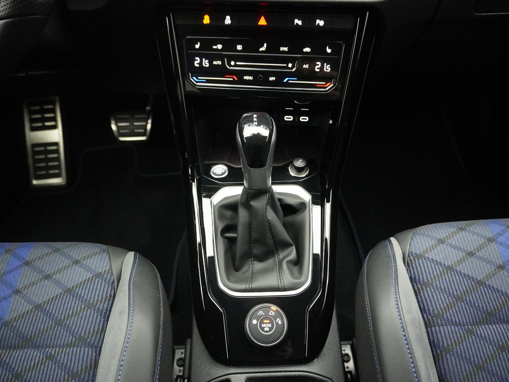 VW T-ROC 2.0 TSI DSG R Black Style 4Motion-image-12