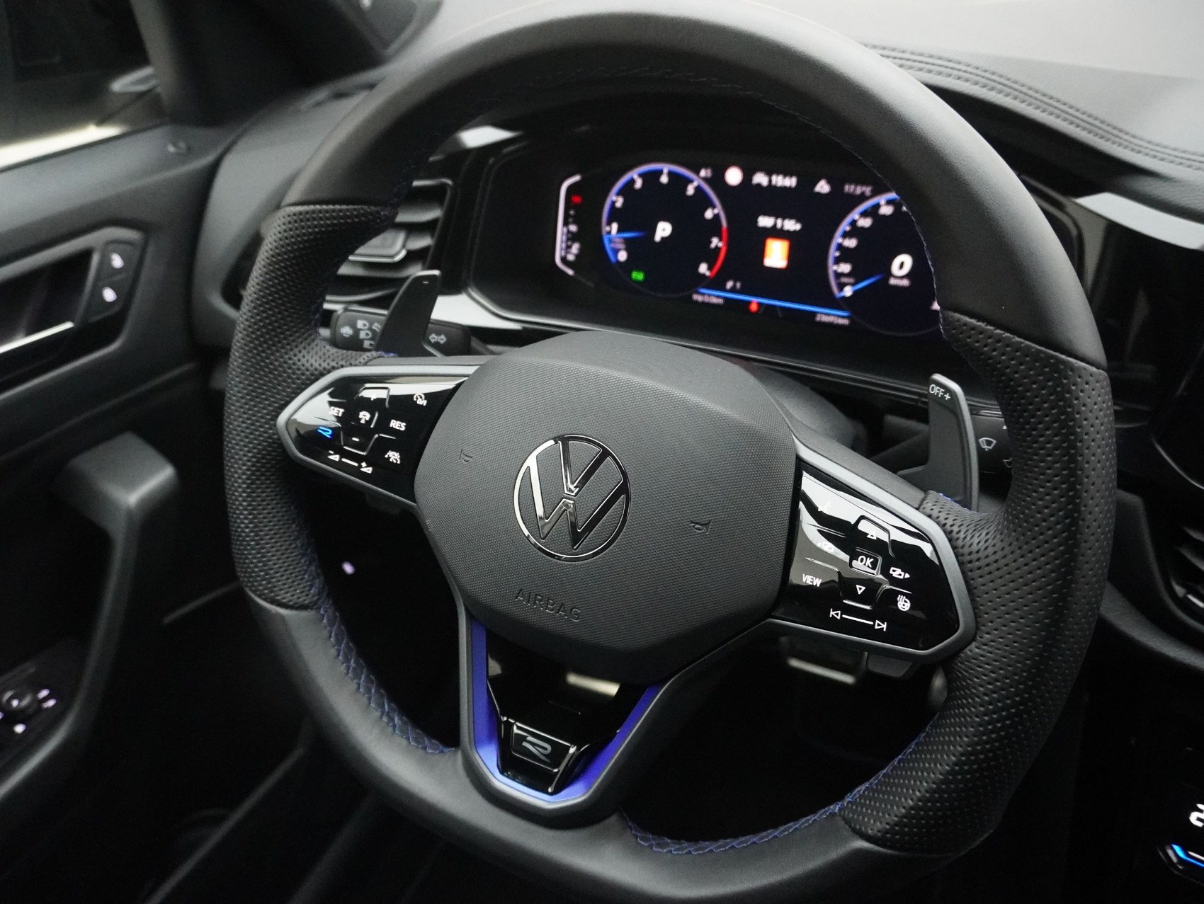VW T-ROC 2.0 TSI DSG R Black Style 4Motion-image-13