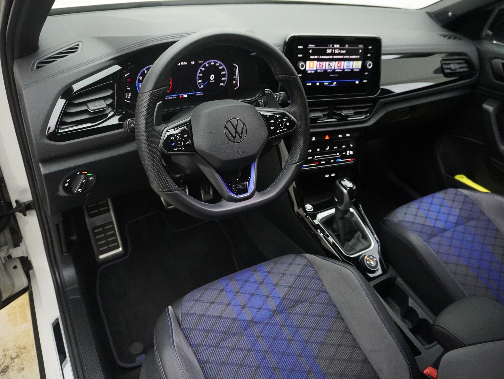 VW T-ROC 2.0 TSI DSG R Black Style 4Motion-image-7