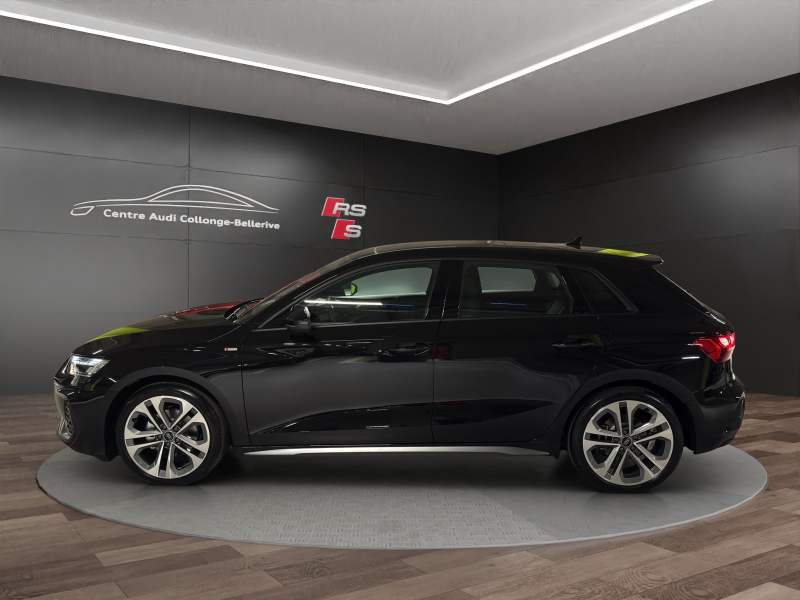 AUDI A3 Sportback 35 TFSI S line Attraction-showroom-element-2