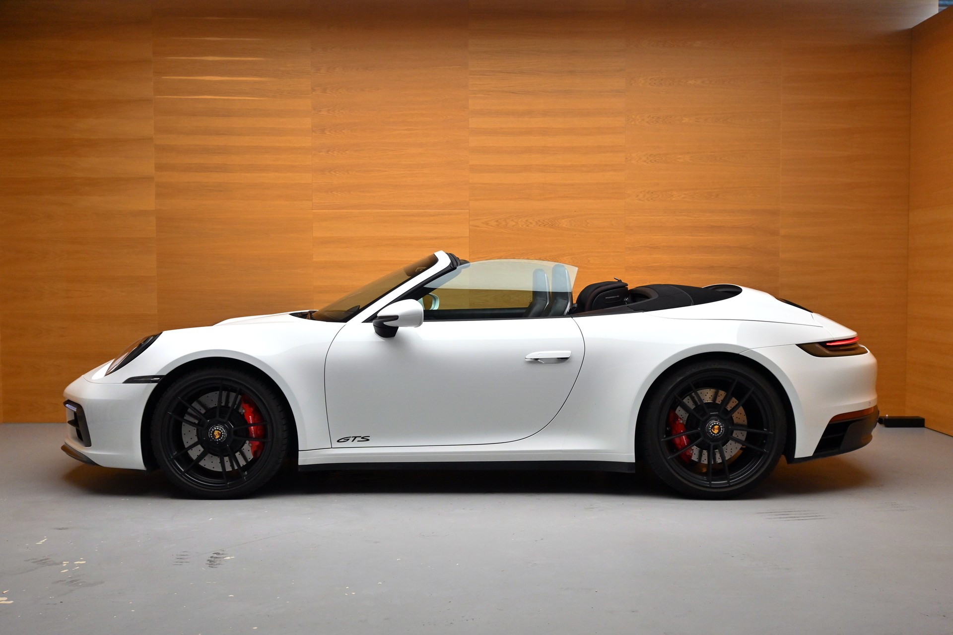 PORSCHE 911 Carrera 4 GTS Cabriolet PDK-showroom-element-1