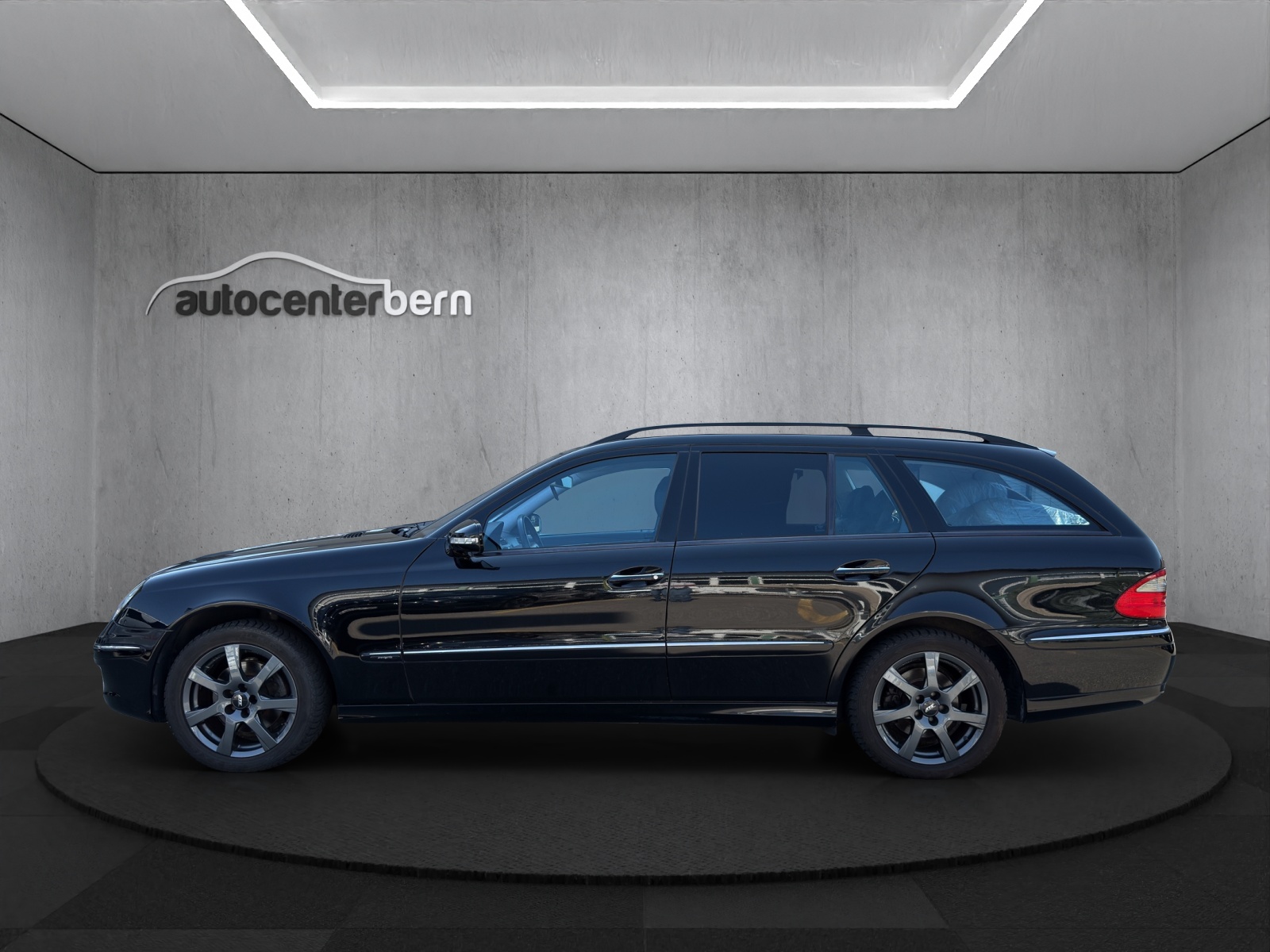 MERCEDES-BENZ E 280 Avantgarde 4Matic Automatic-showroom-element-3